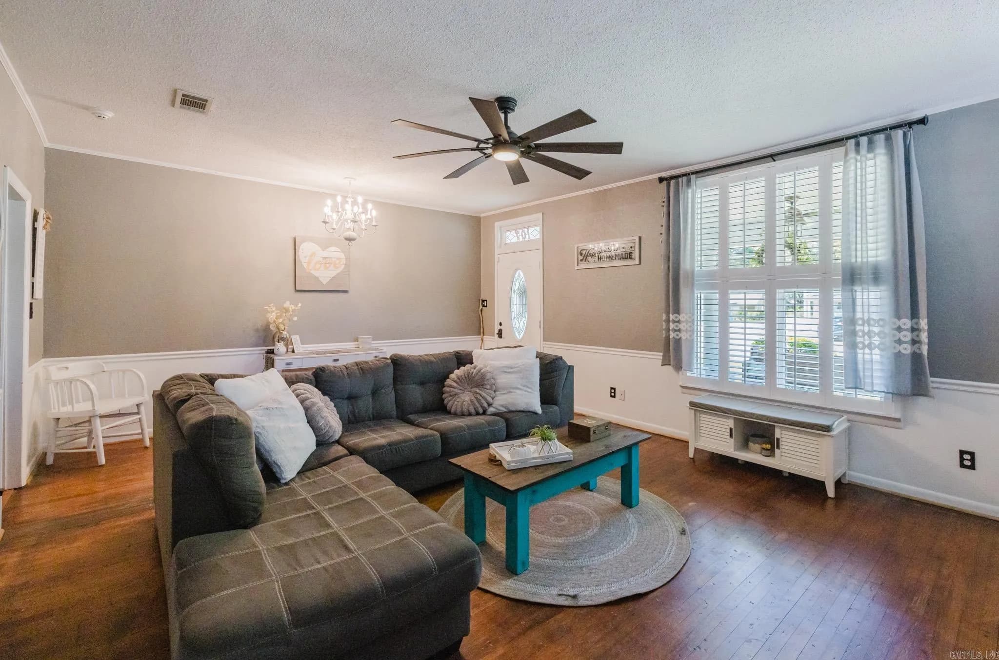 Property at 107 E Sullenberger - Image 7