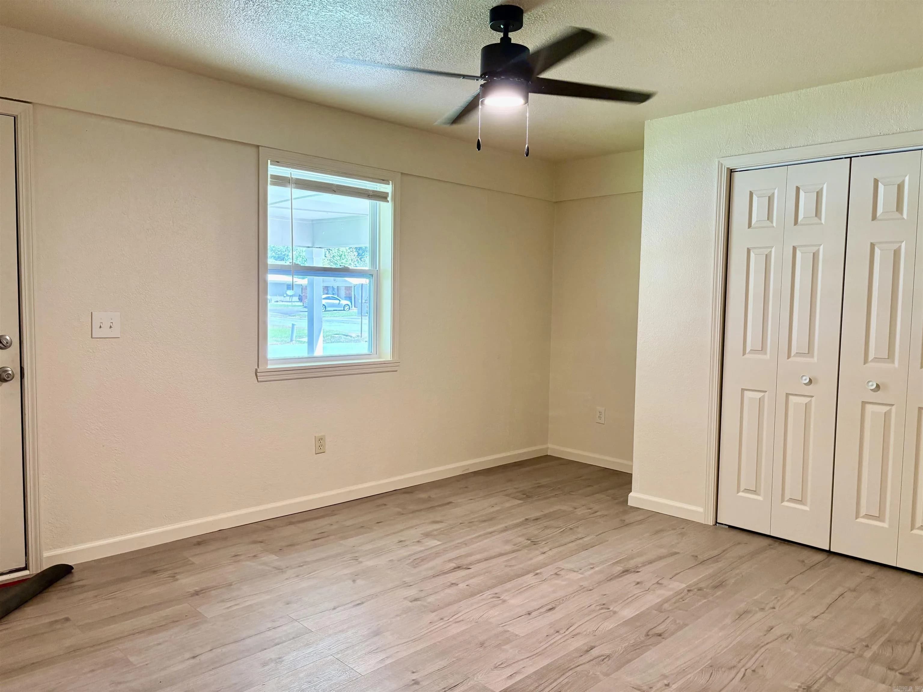 Property at 209  N pear - Image 8