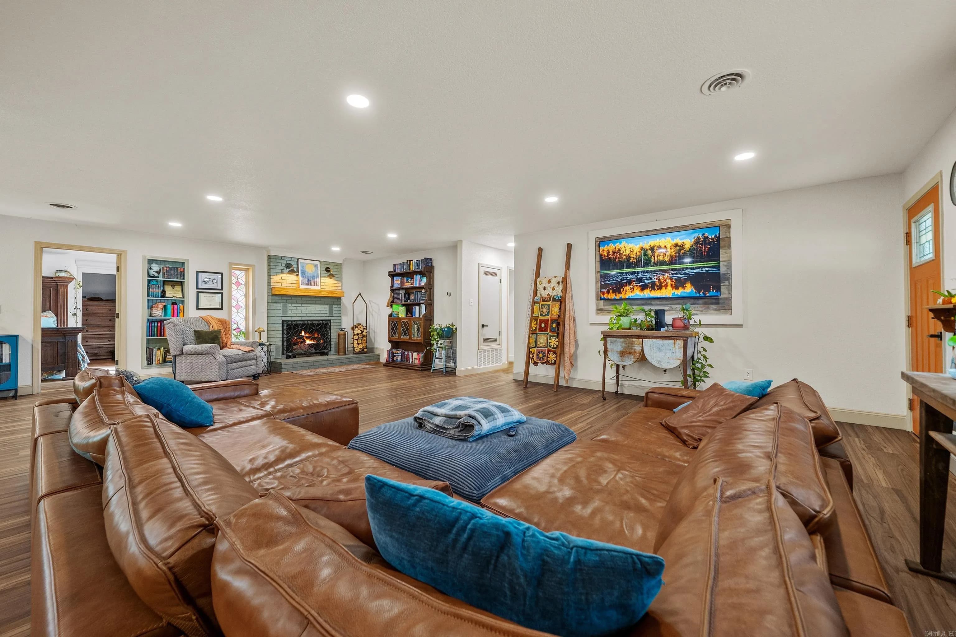 Property at 230  Cove - Image 5
