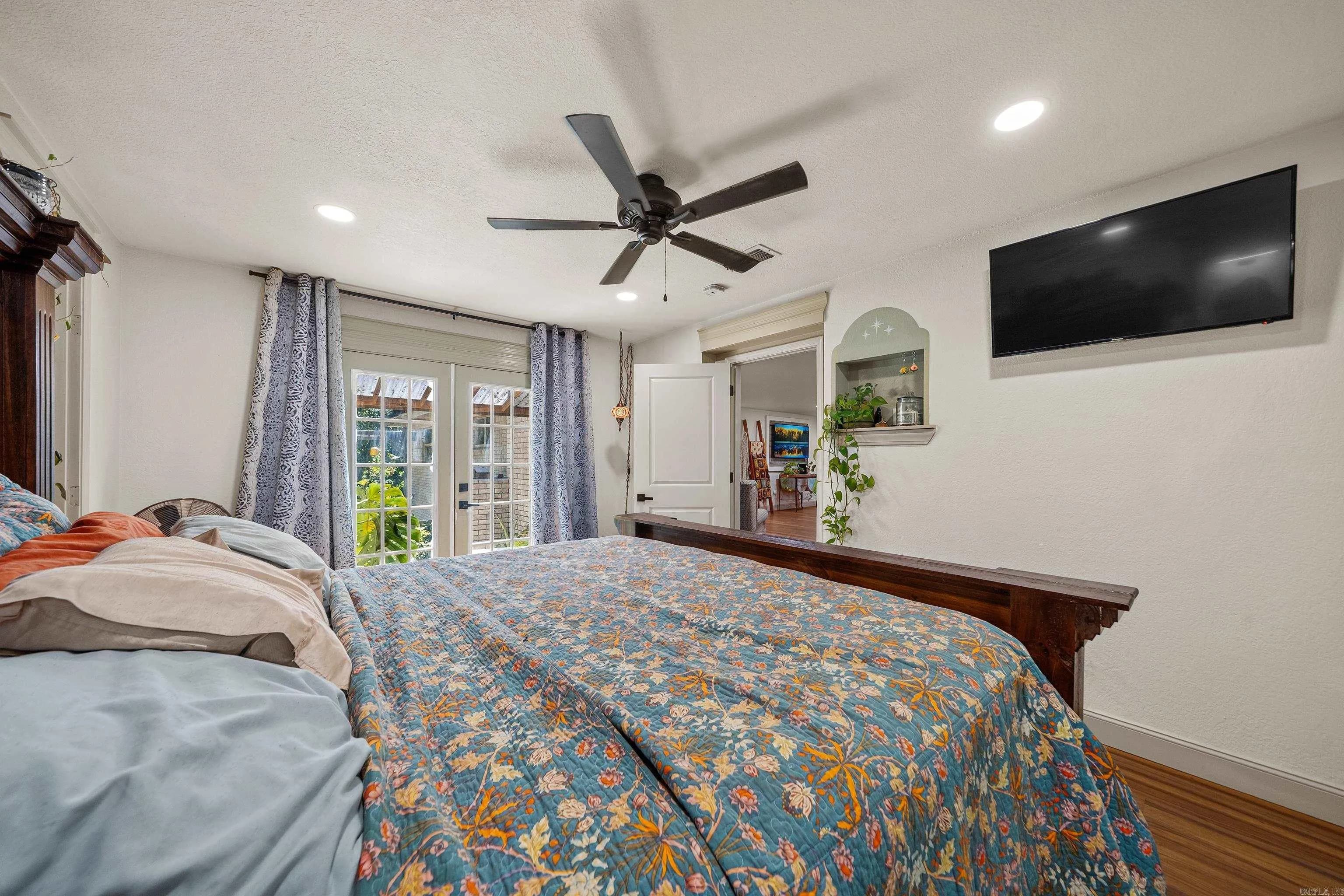 Property at 230  Cove - Image 15