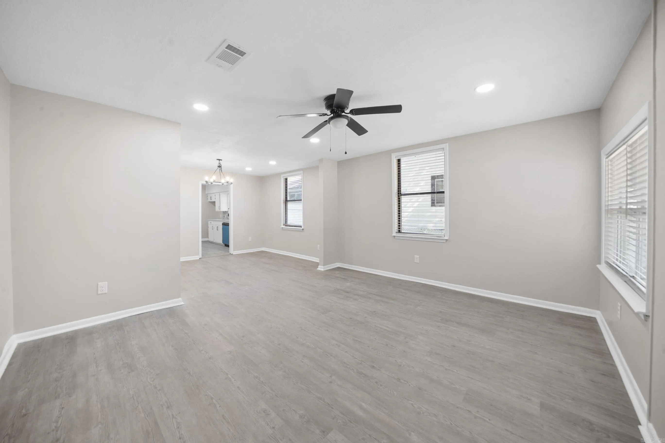 Property at 2118 S Pine - Image 8