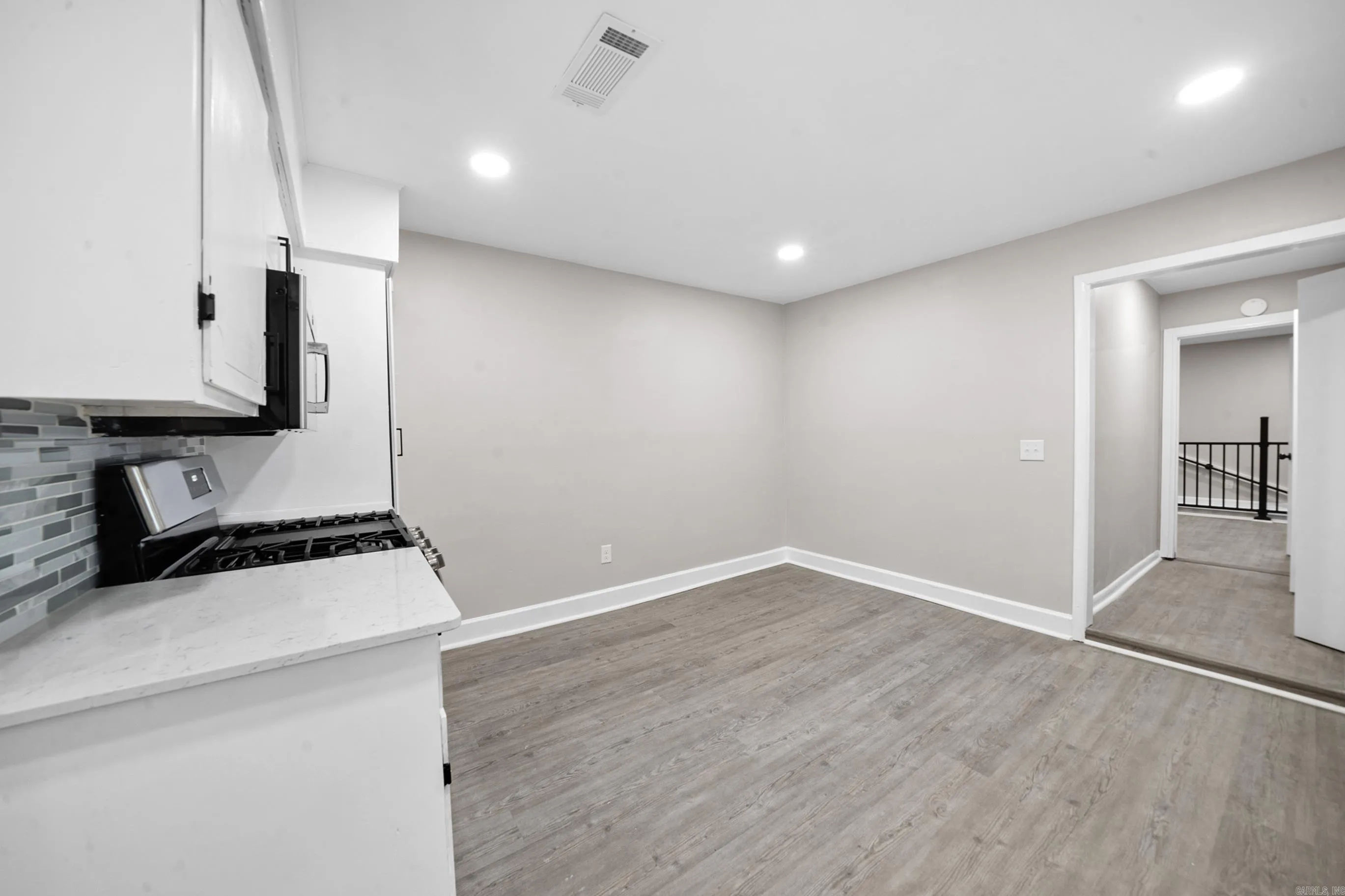 Property at 2118 S Pine - Image 5