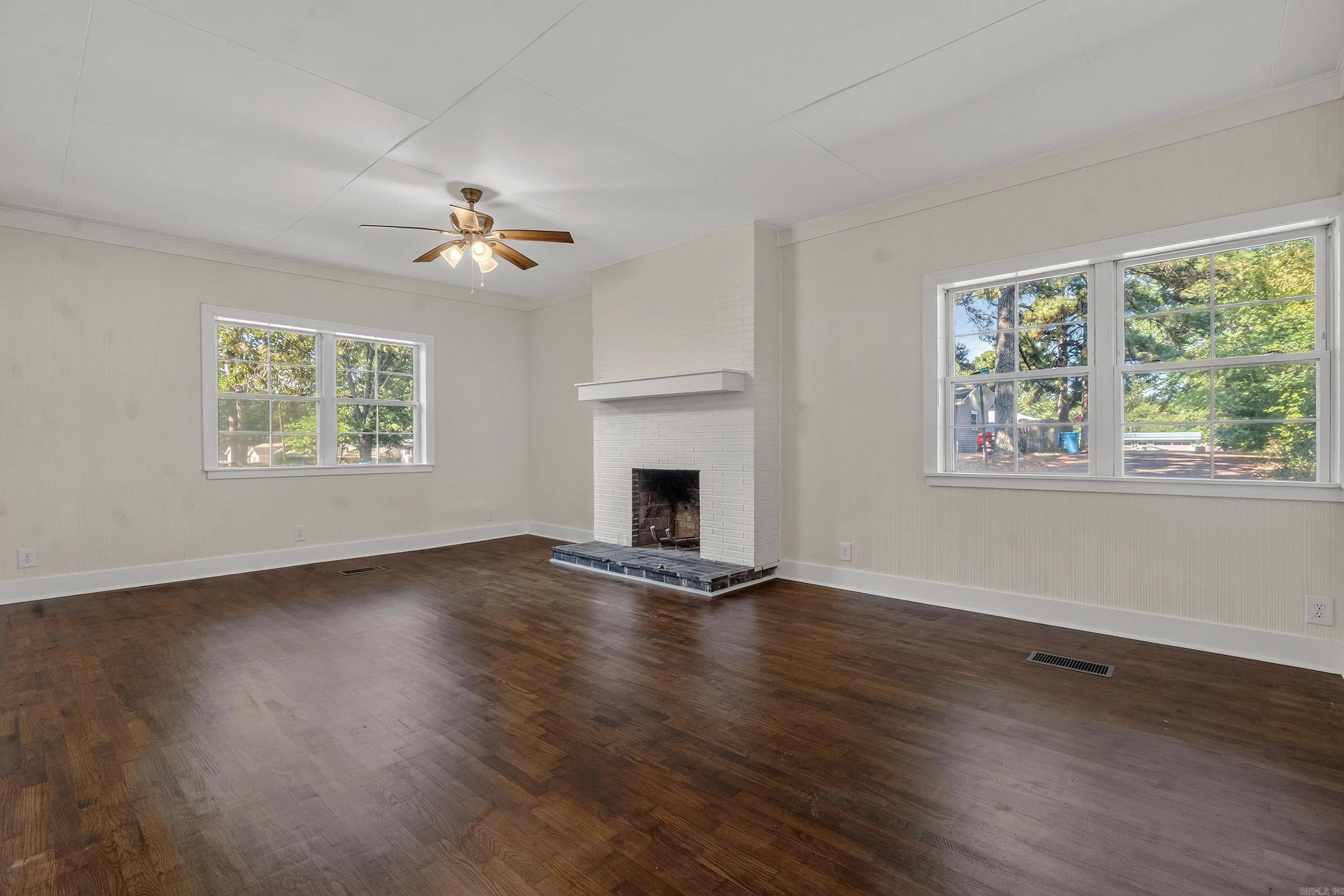 Property at 513  Cherry - Image 4