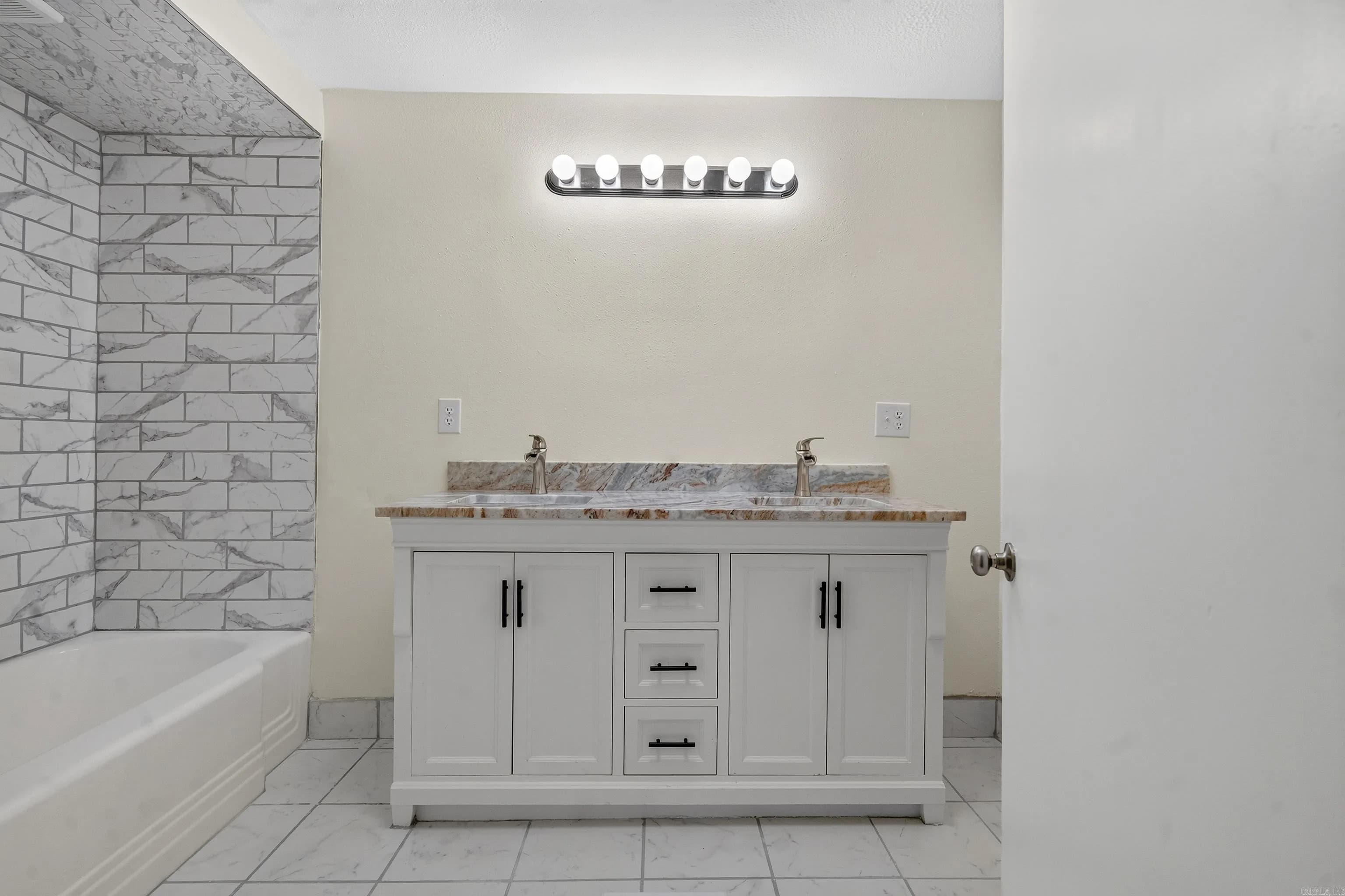 Property at 513  Cherry - Image 24