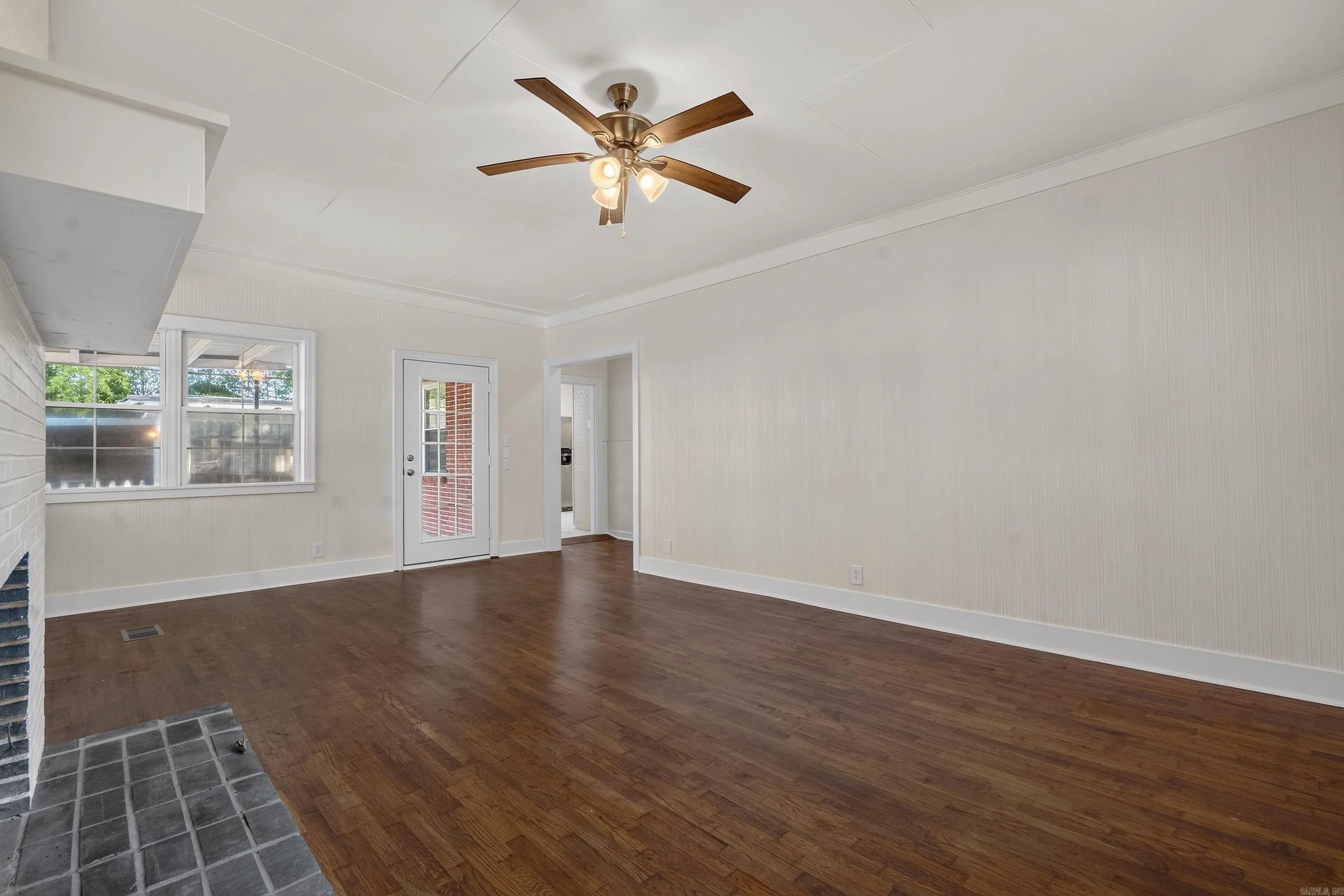 Property at 513  Cherry - Image 6