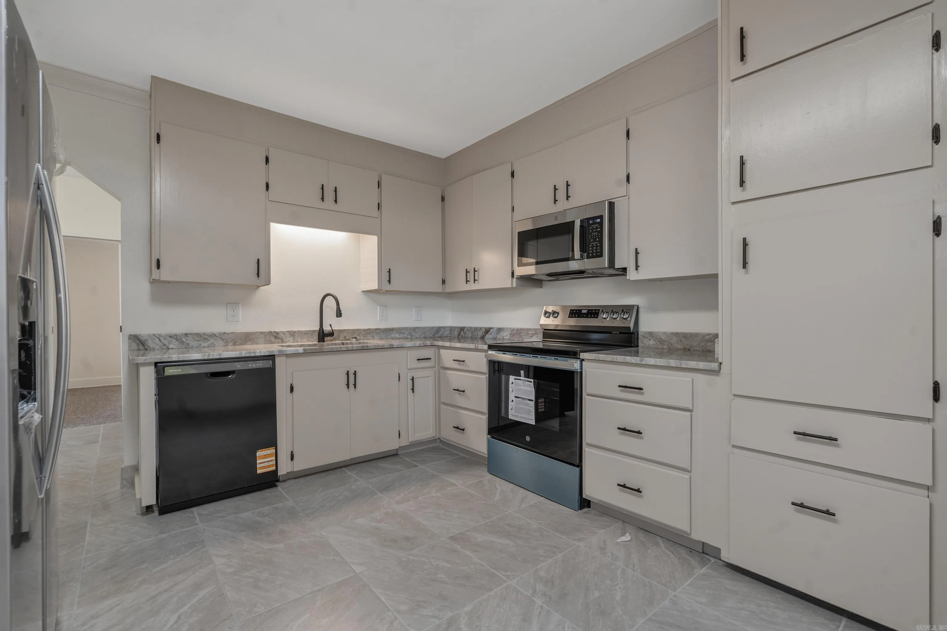 Property at 513  Cherry - Image 10