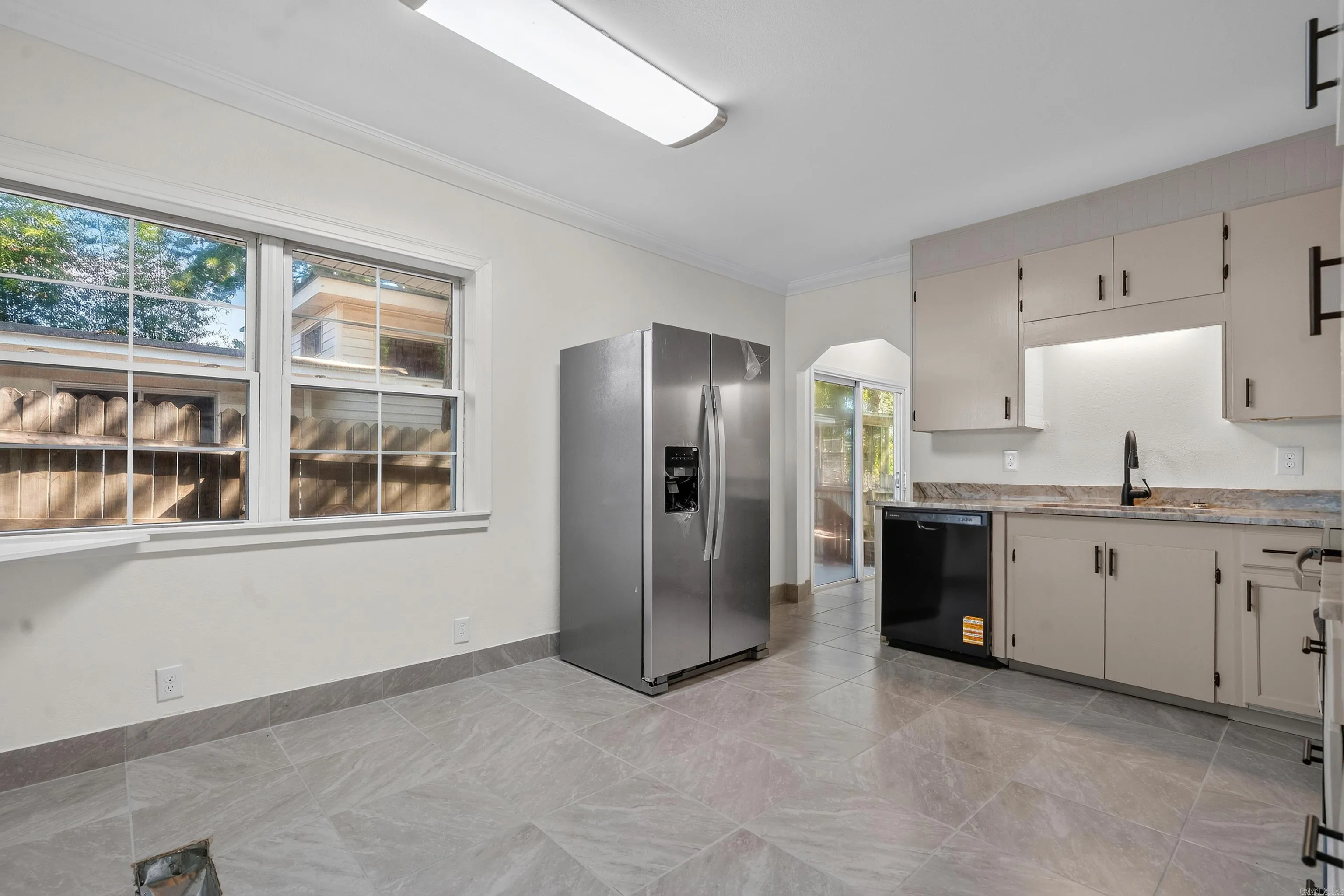 Property at 513  Cherry - Image 8