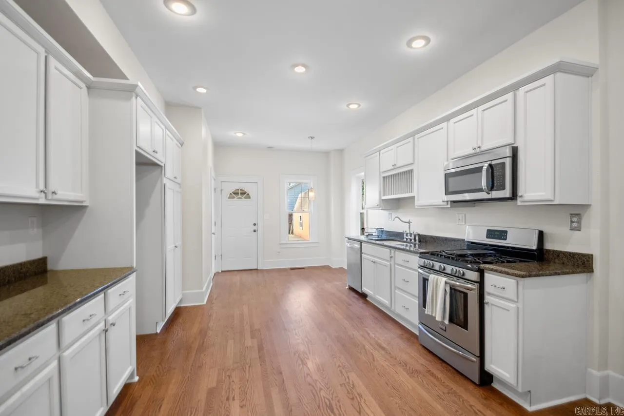 Property at 100  Colonial - Image 15