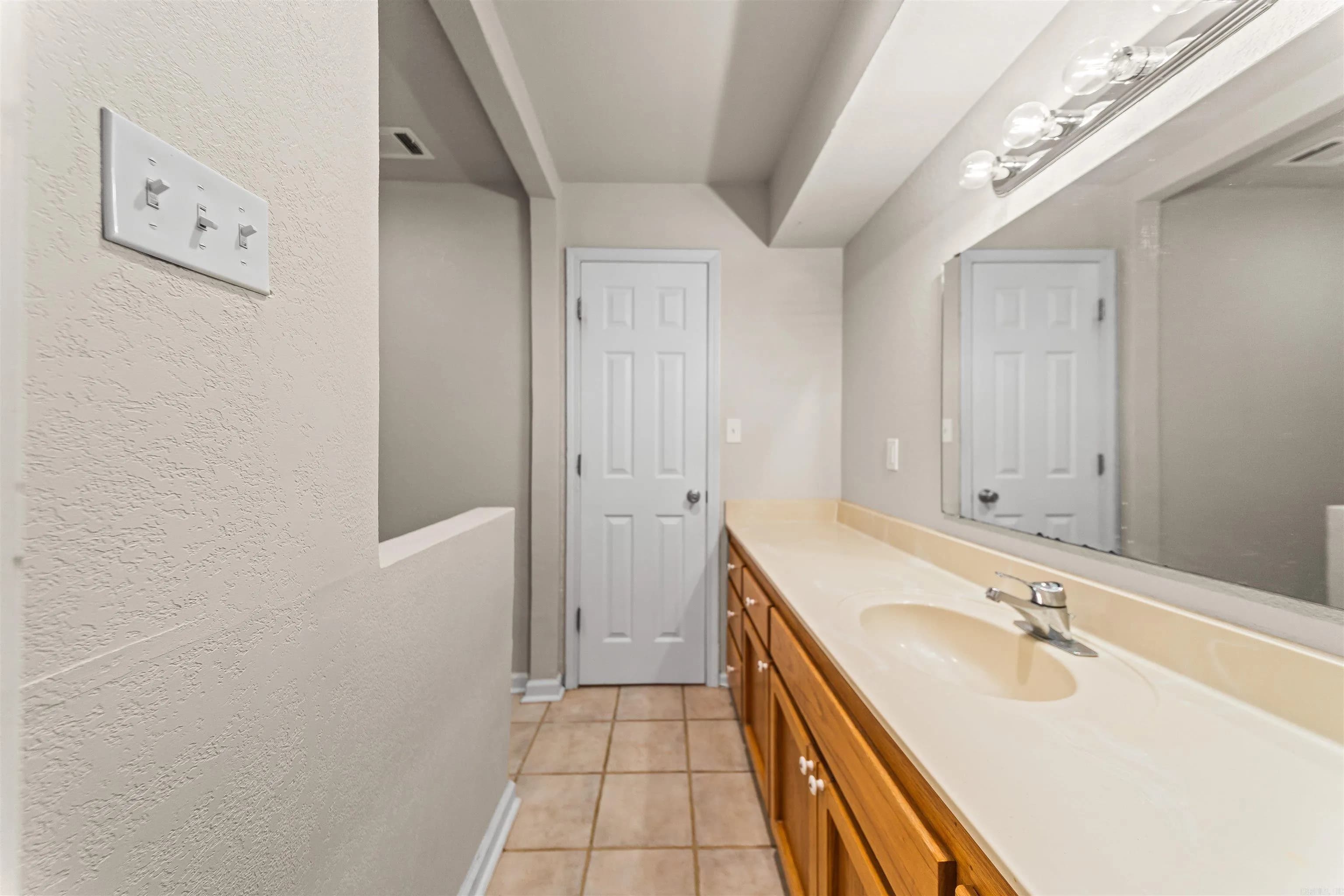 Property at 381 E Strawberry - Image 21