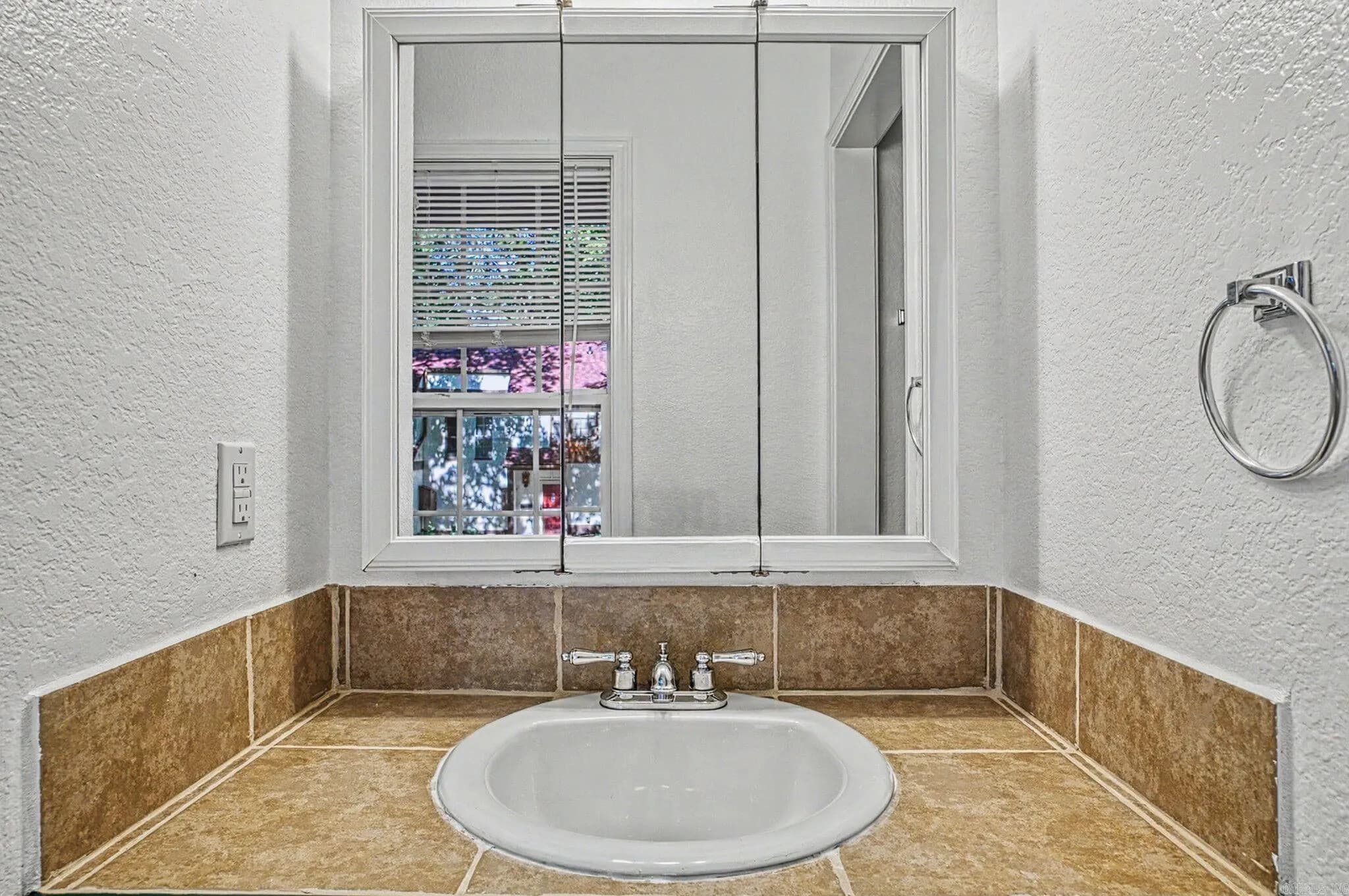 Property at 130  Emperado way - Image 23