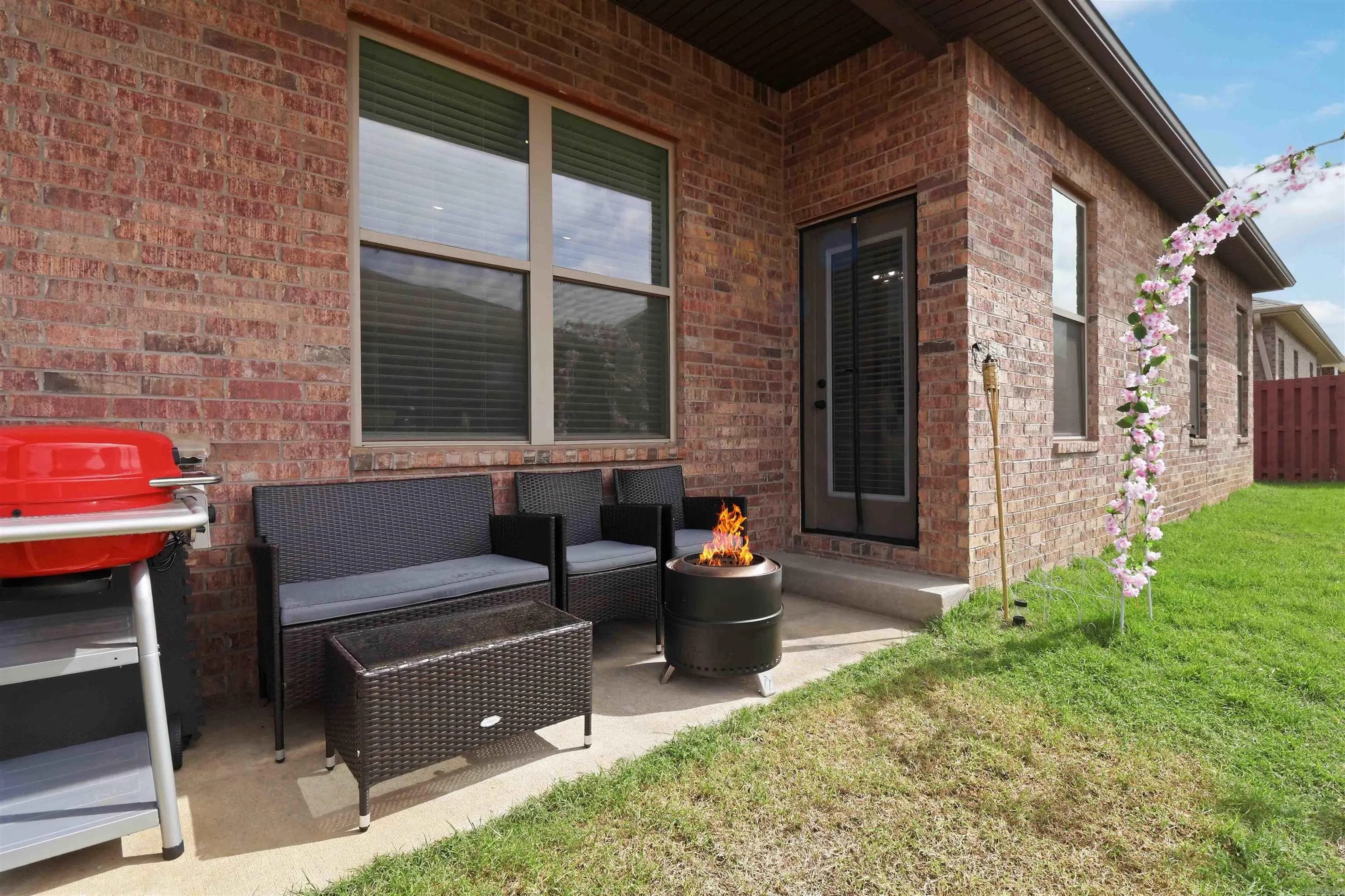Property at 2061  Periwinkle - Image 20