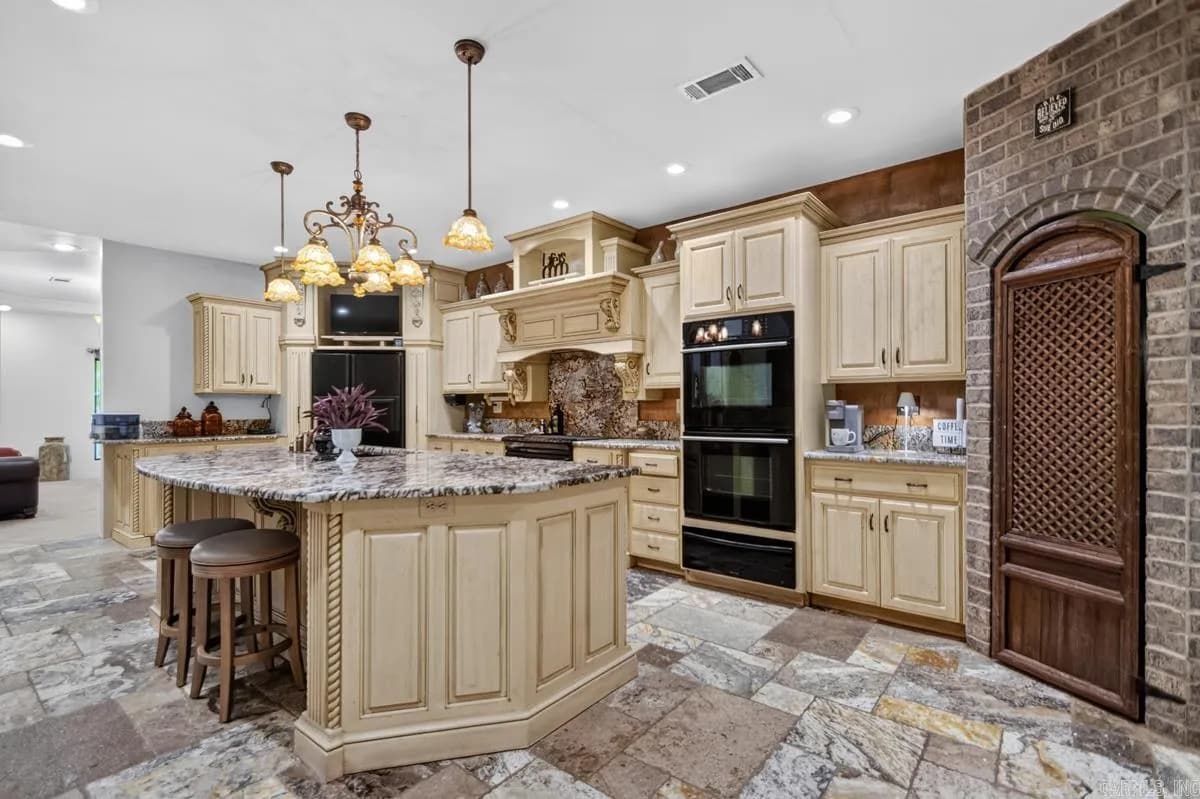 Property at 3443  Riverview - Image 12