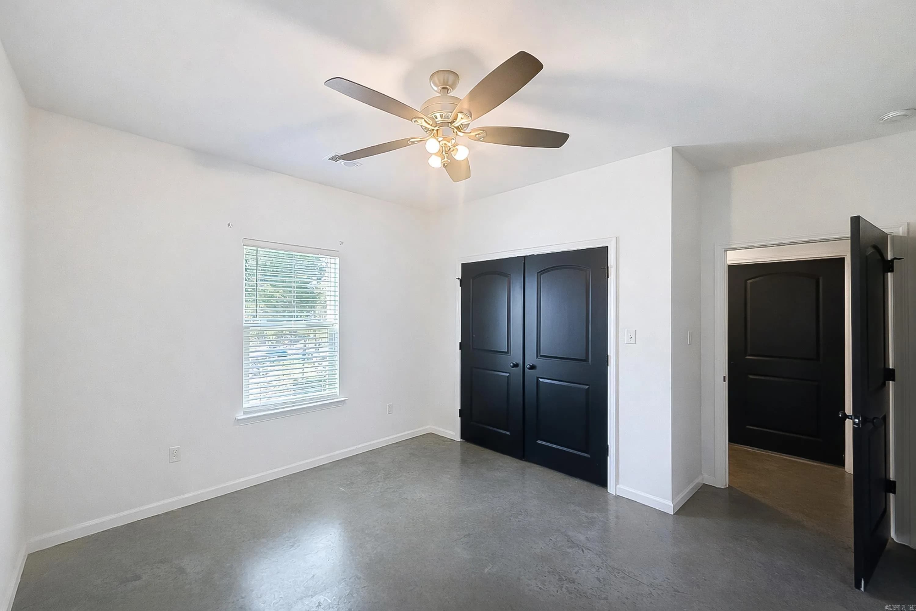 Property at 322 E Maple - Image 14