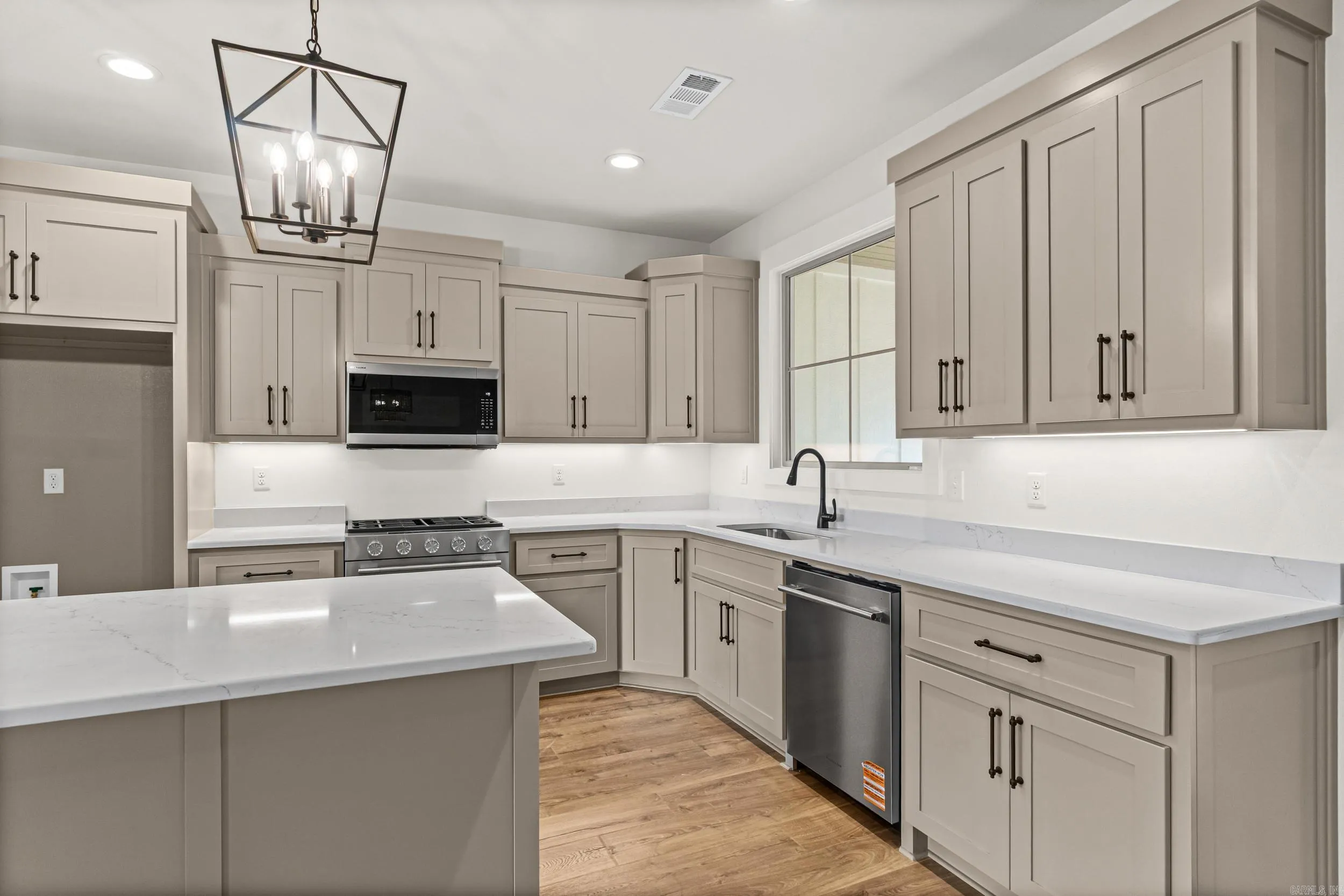 Property at 610  Adamson - Image 10