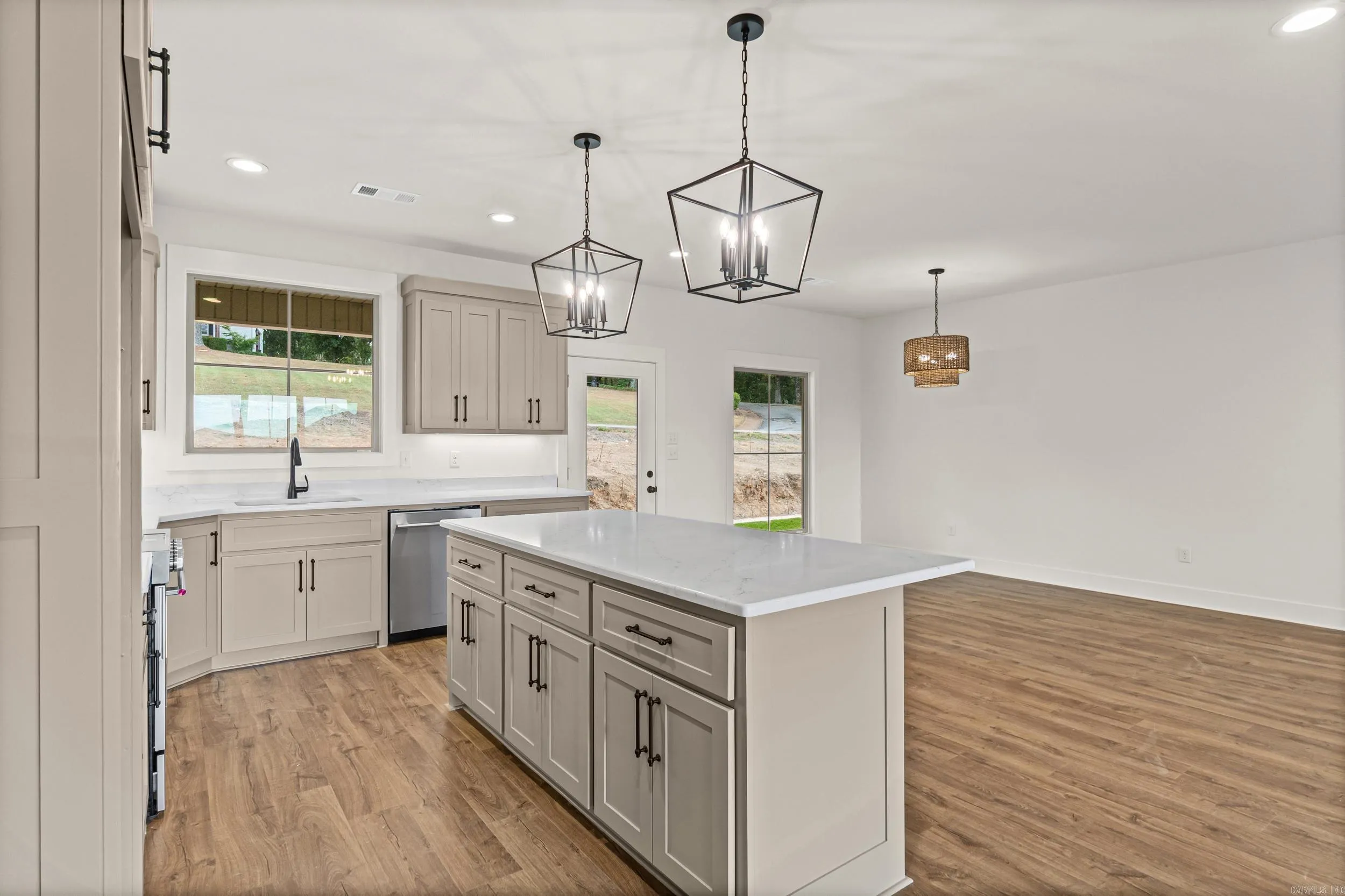Property at 610  Adamson - Image 8