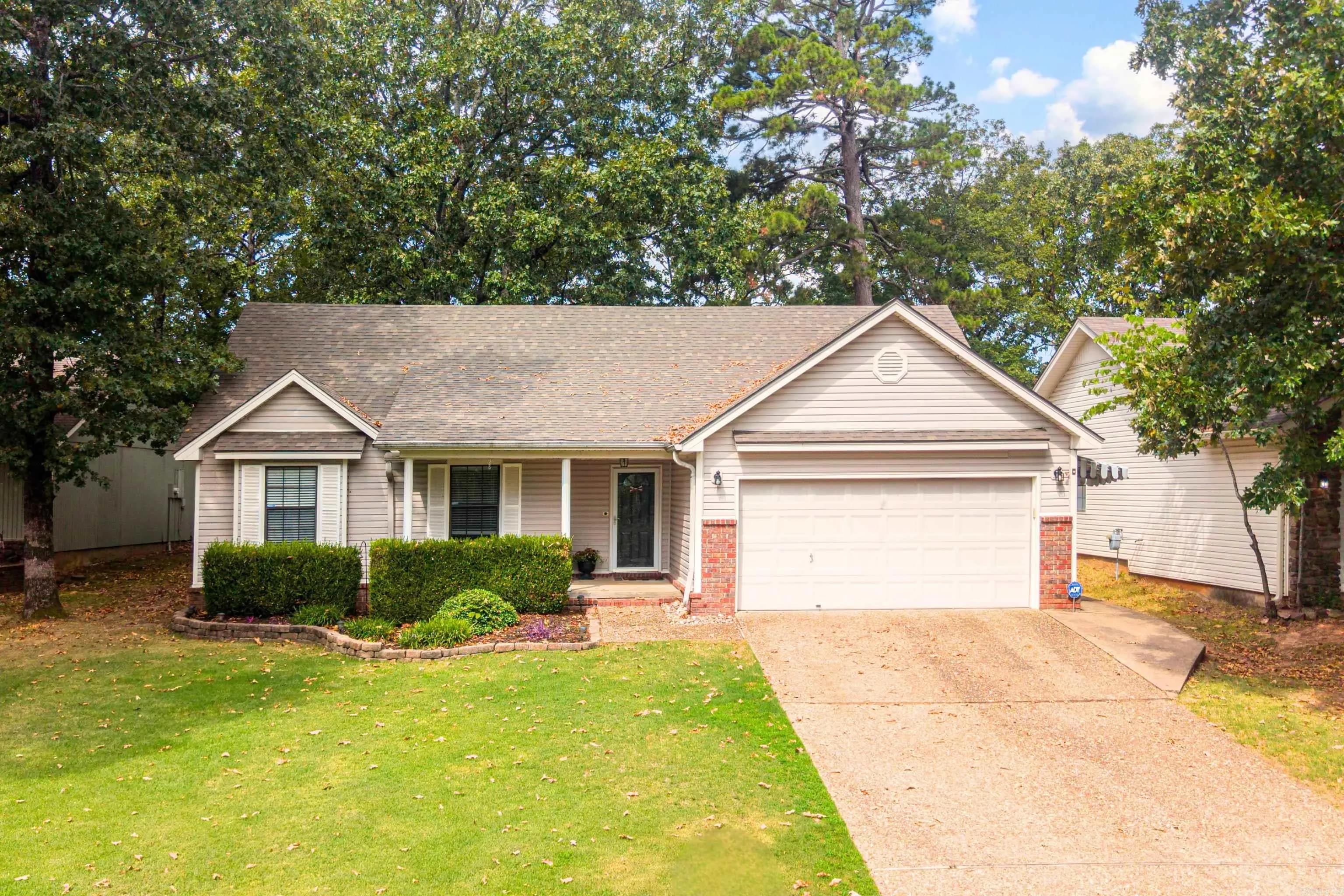 Property at 27  Oak ridge - Image 1