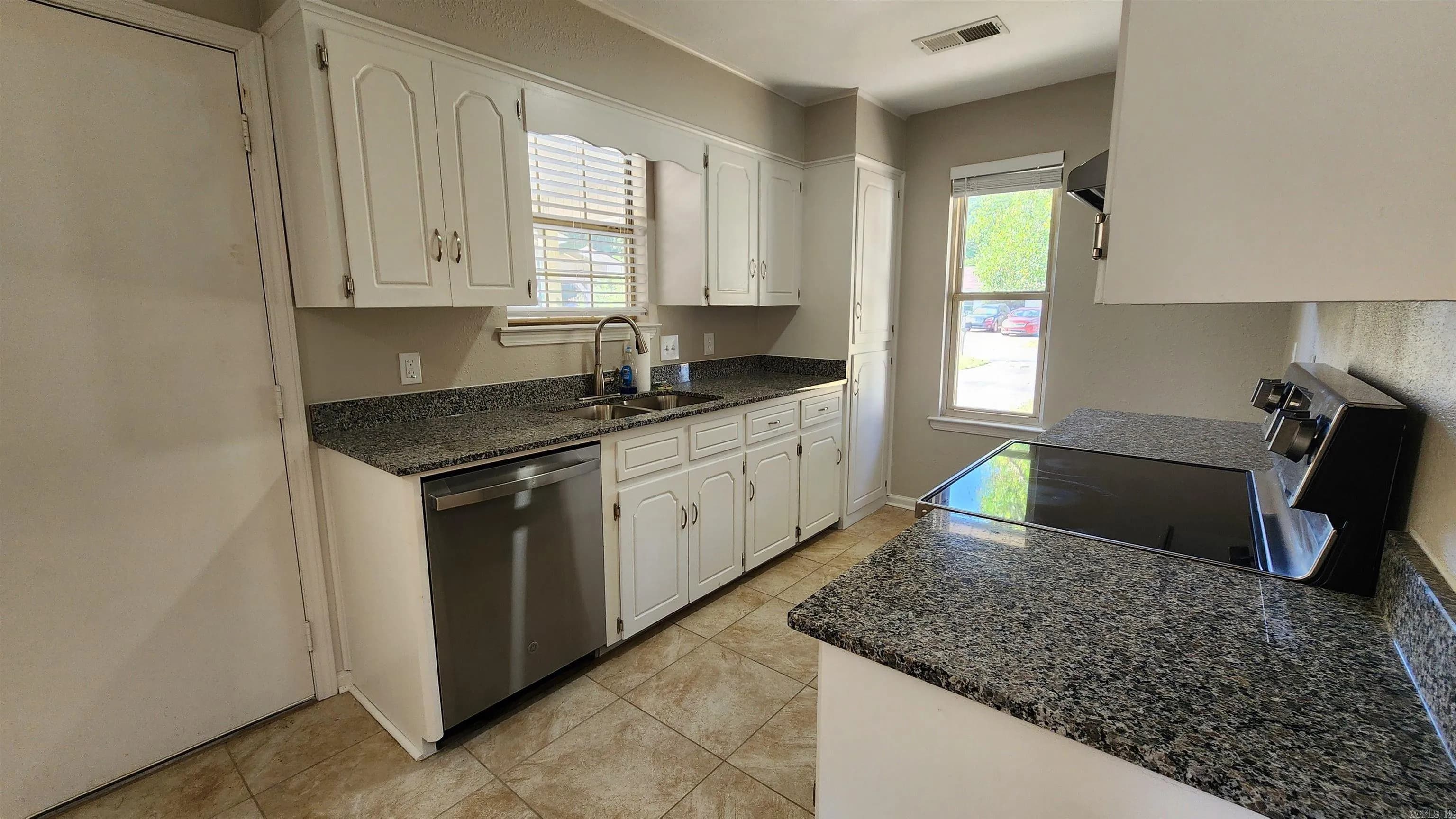 Property at 106  Bellevue - Image 16