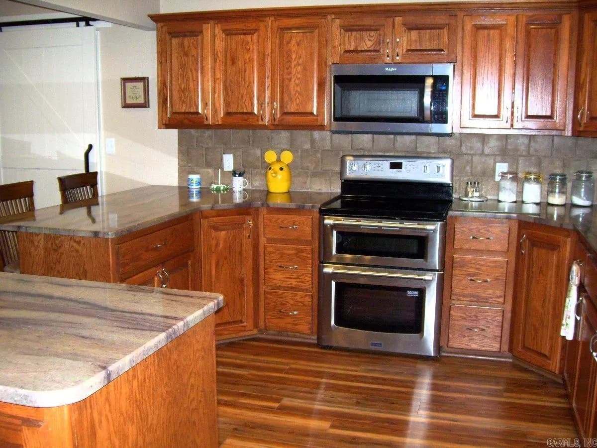 Property at 104  Shalie cove - Image 10