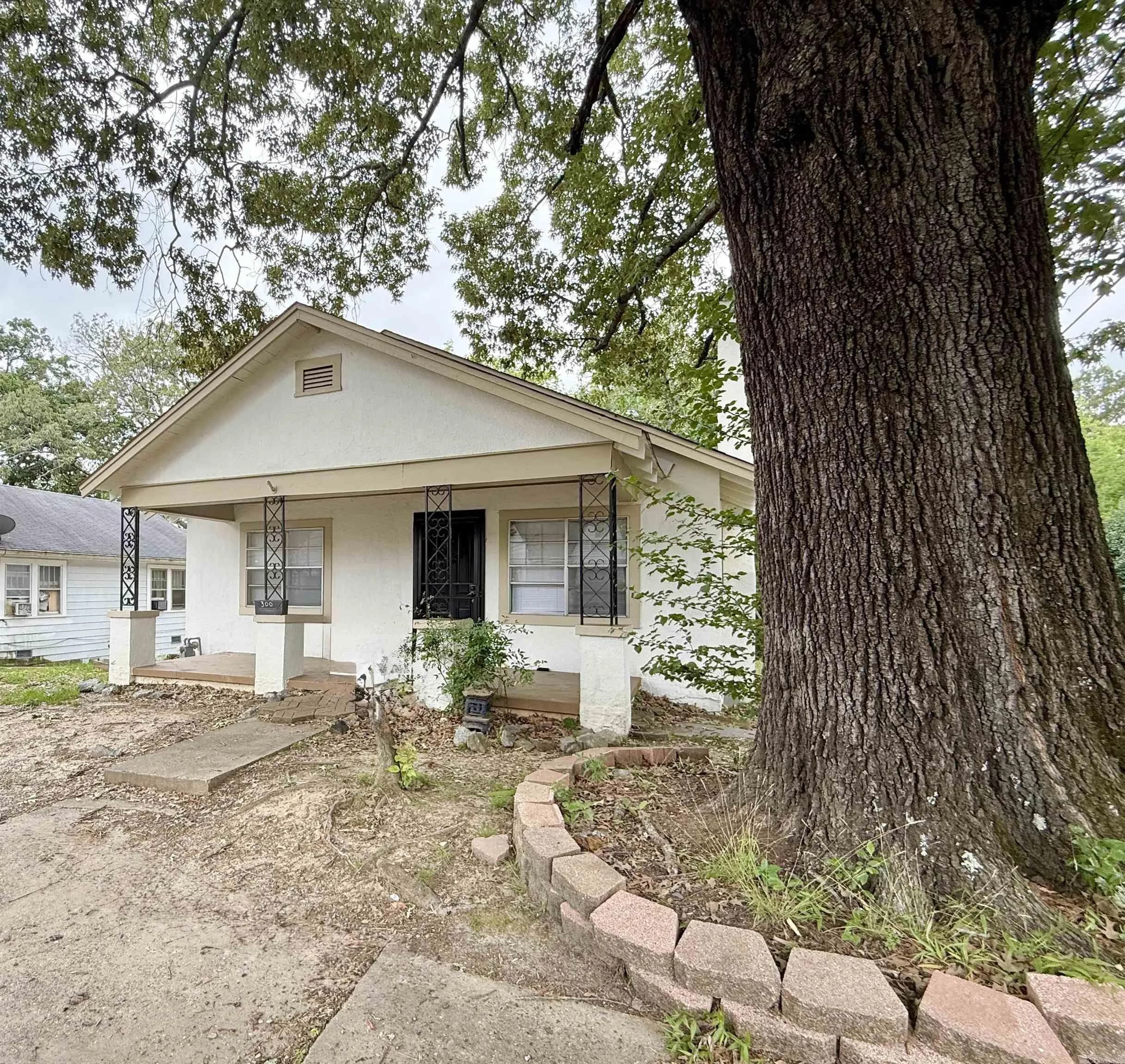 Property at 300  Richard - Image 4