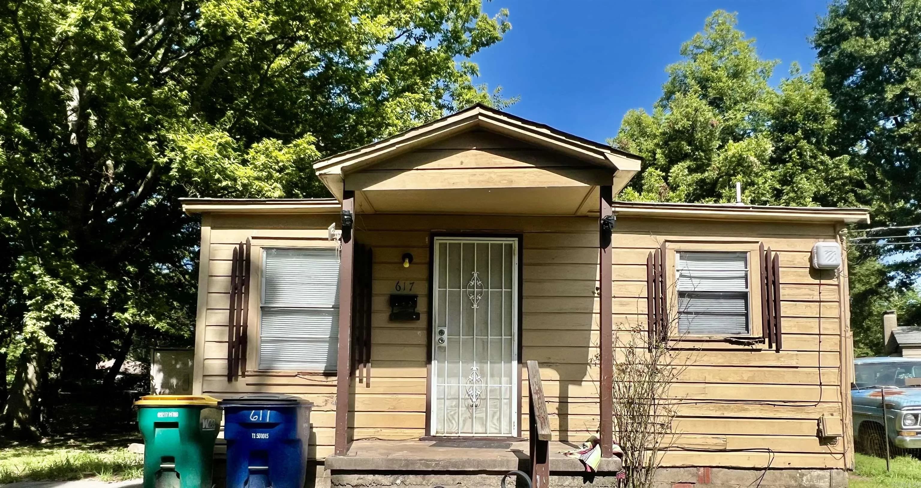 Property at 617  Gordon - Image 1