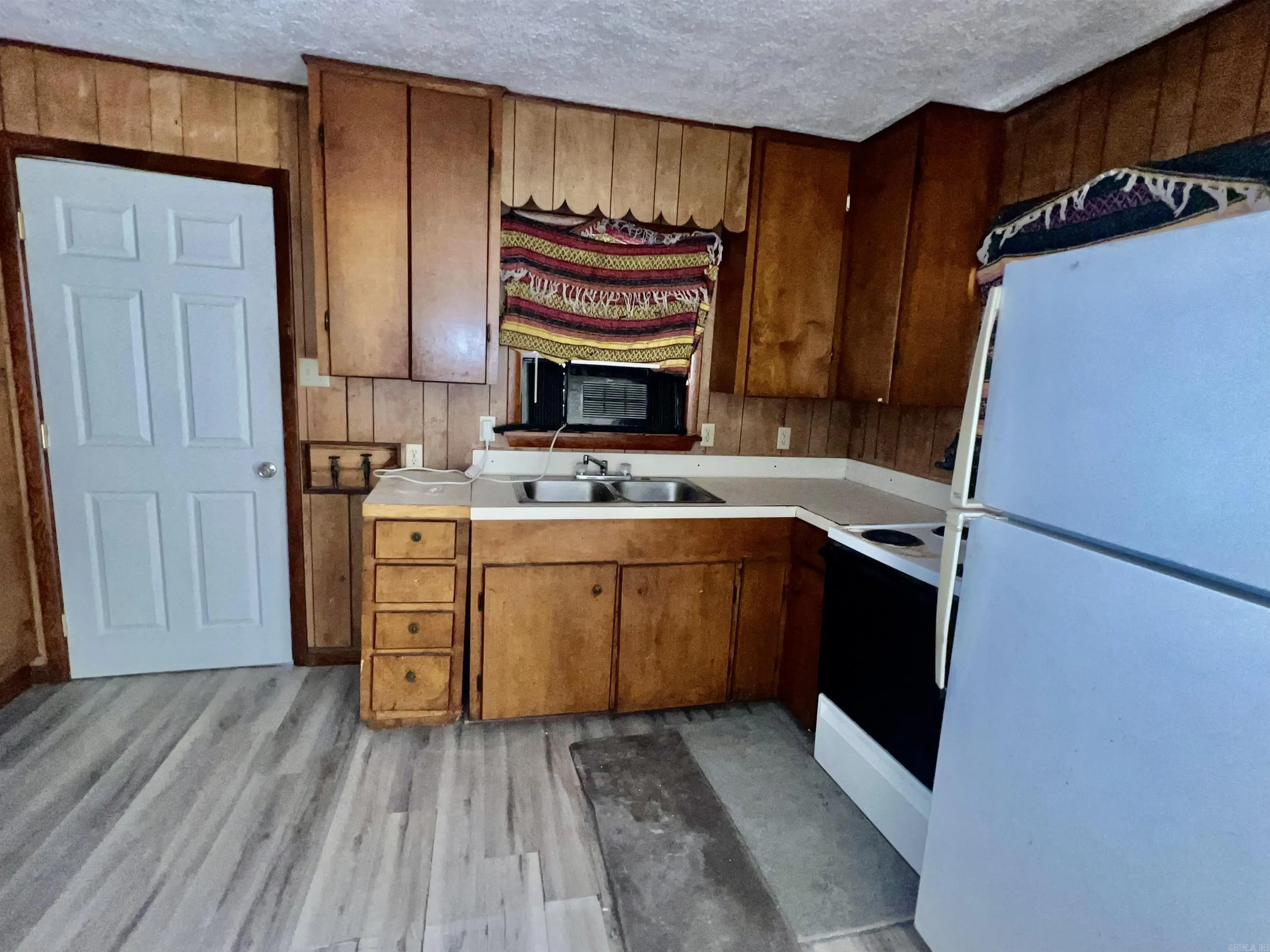 Property at 617  Gordon - Image 7