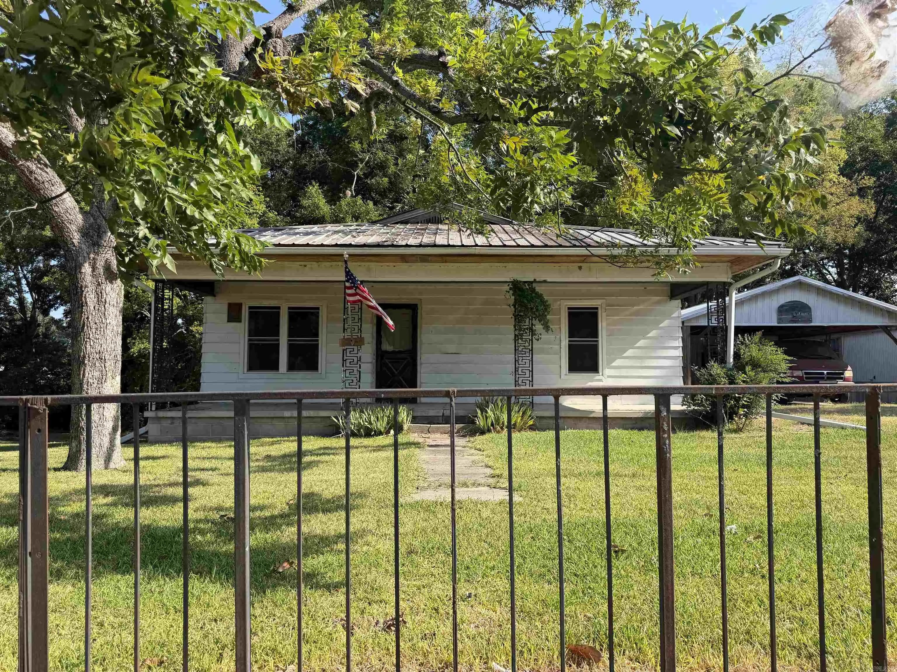 Property at 214 E Walnut - Image 1