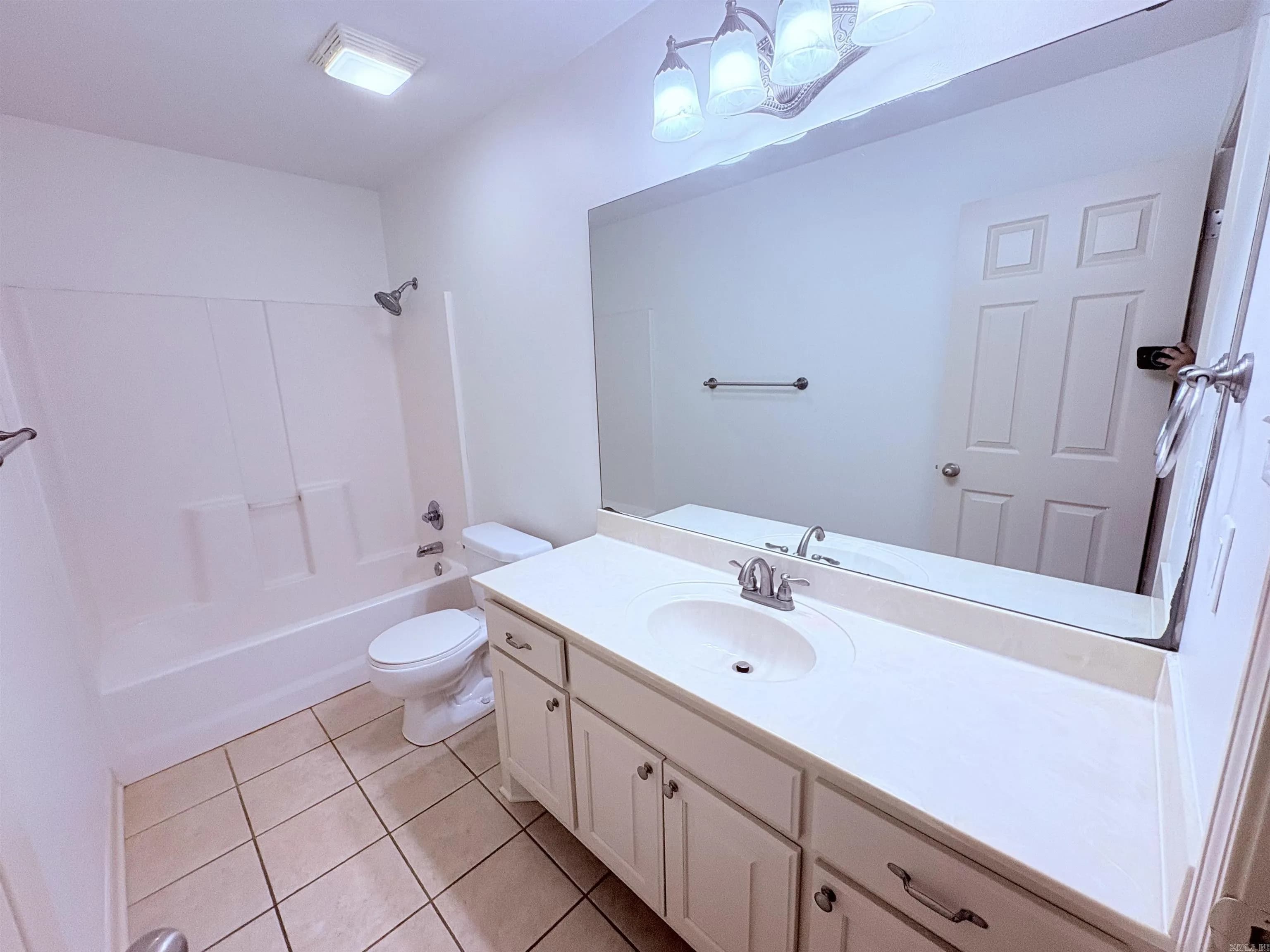 Property at 127  Dugger - Image 17