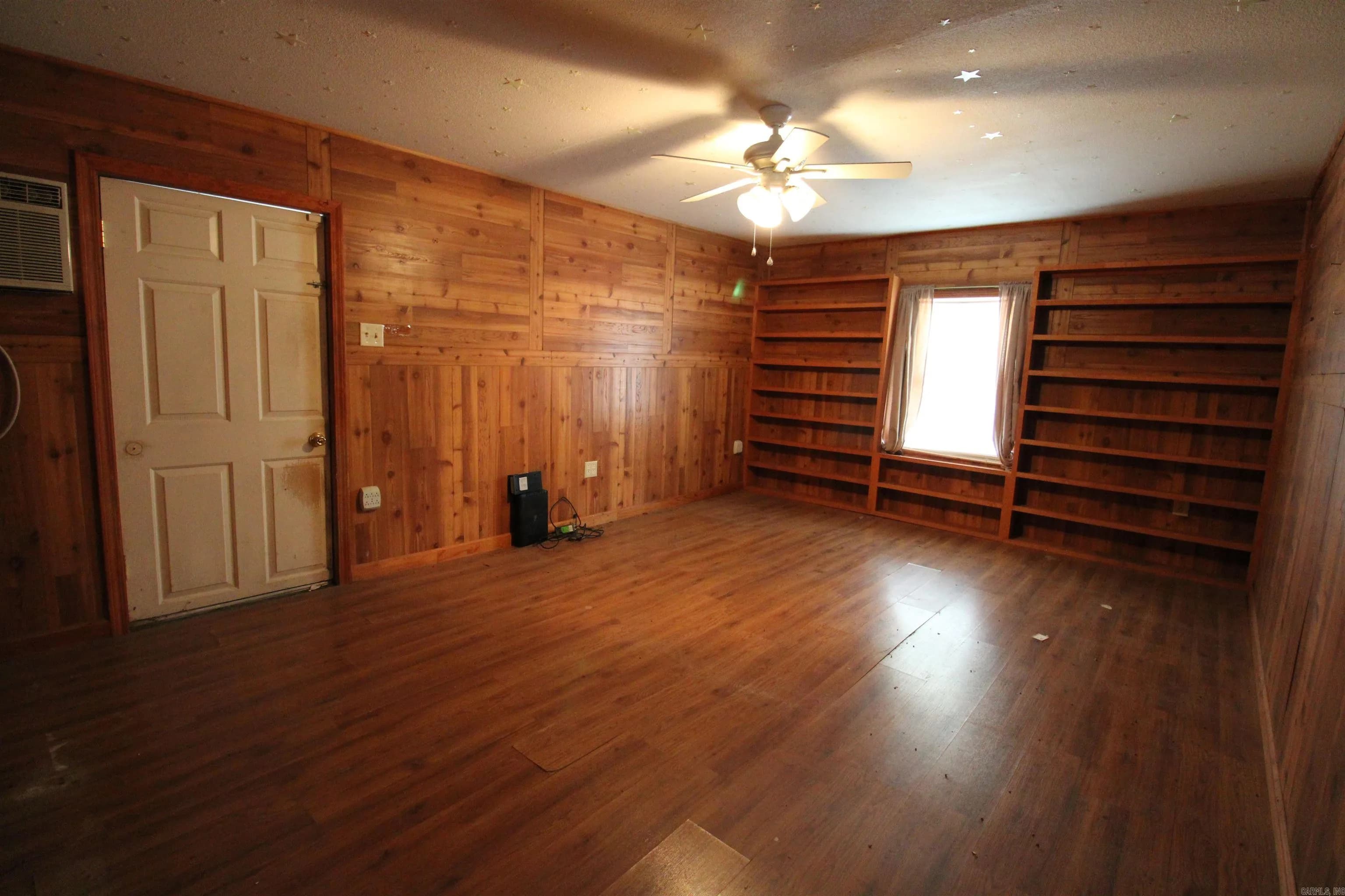 Property at 10185 E 70 - Image 2