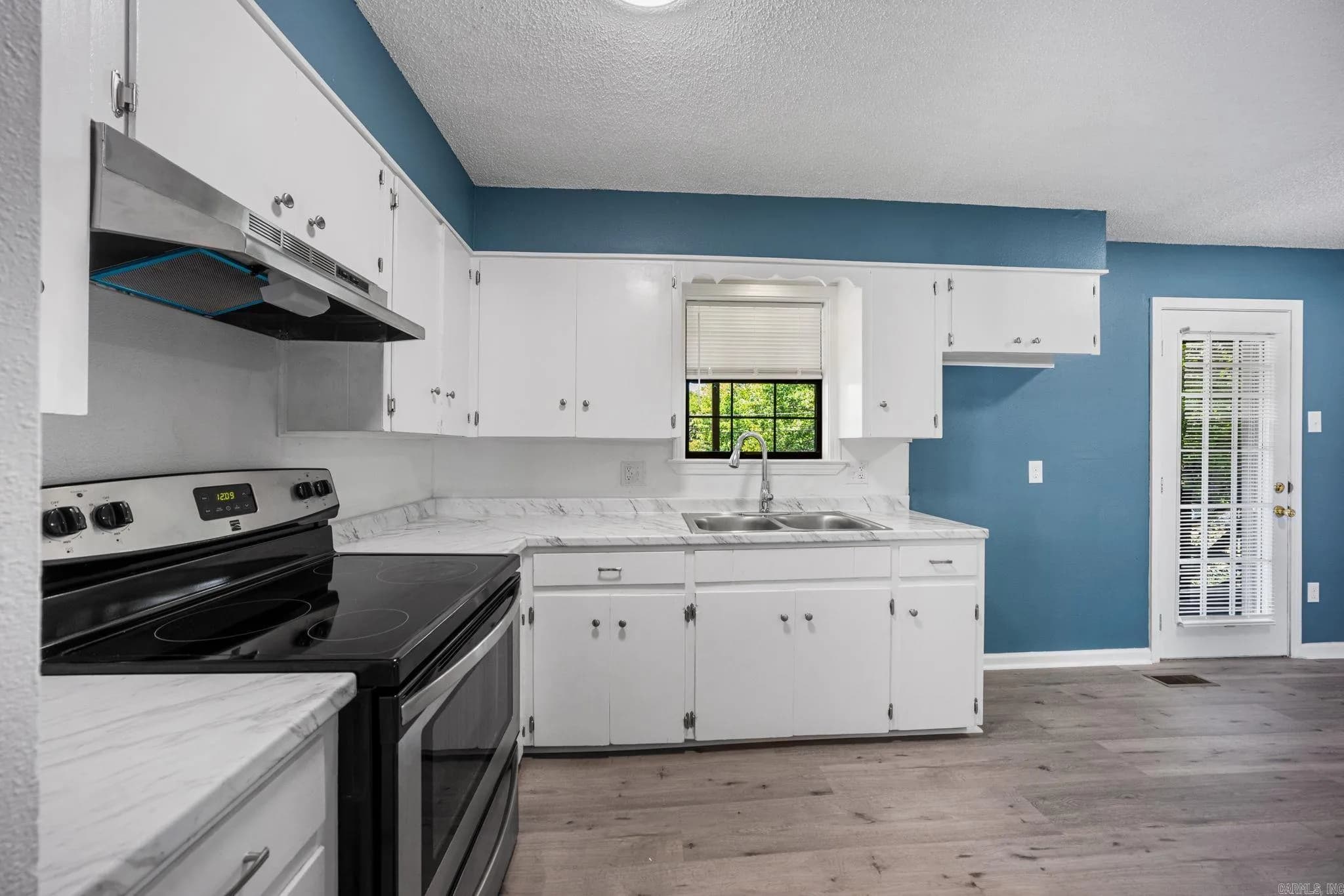 Property at 1009 W 52nd - Image 11