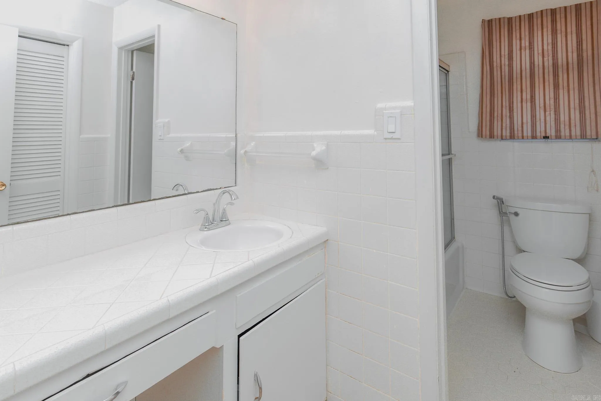 Property at 1000 N Arch - Image 24