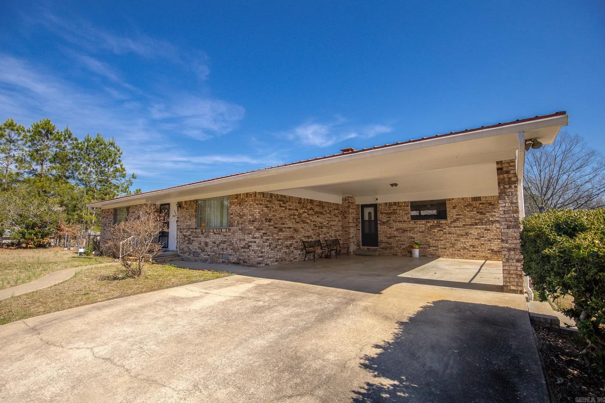 Property at 1000 N Arch - Image 7
