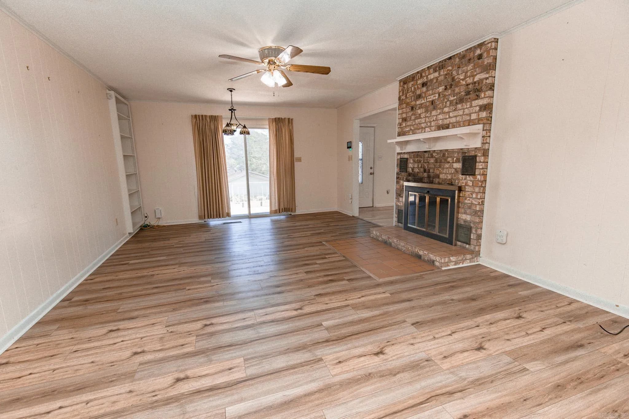 Property at 1000 N Arch - Image 12