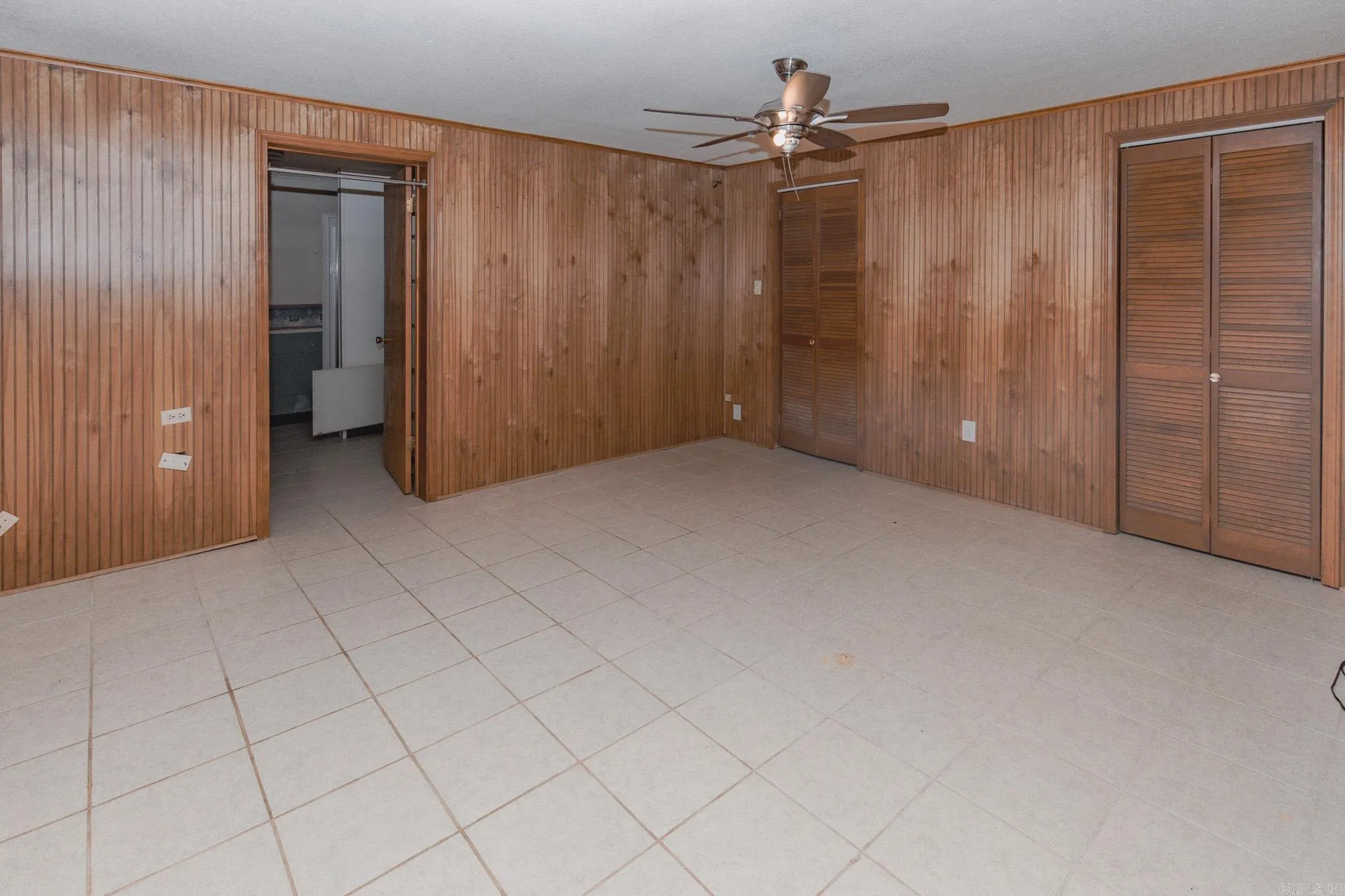 Property at 1000 N Arch - Image 25