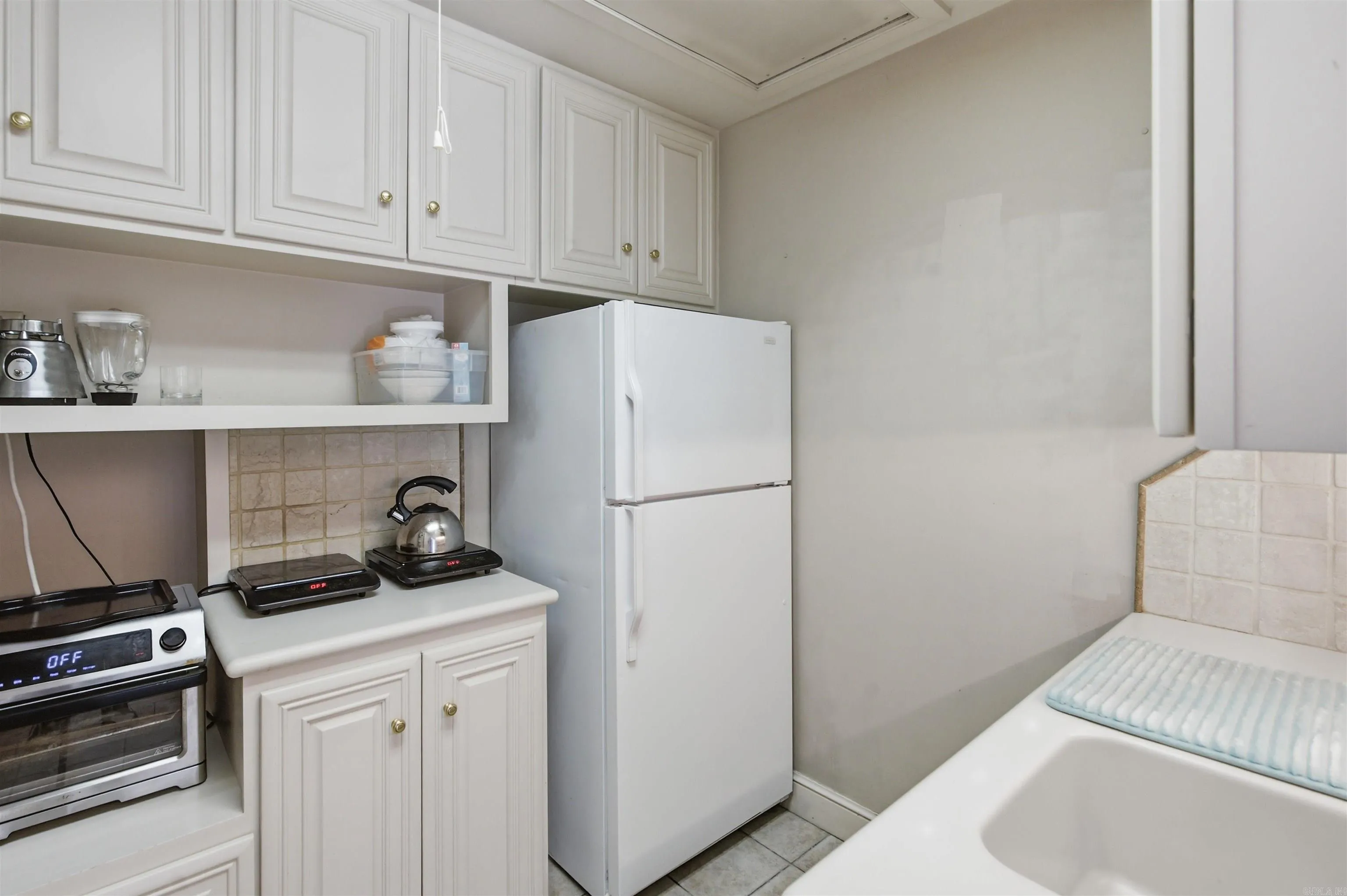 Property at 607  Melody - Image 40