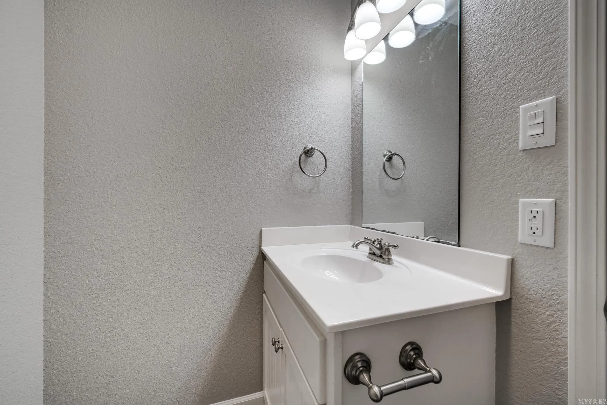 Property at 1325  Acuff - Image 16