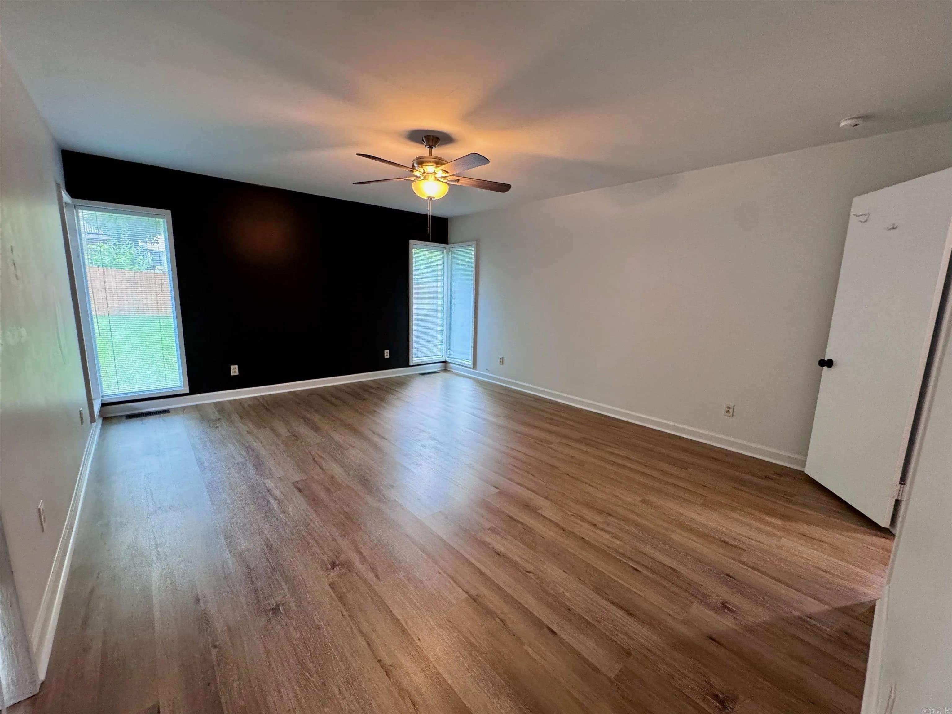 Property at 125 S Oak - Image 18