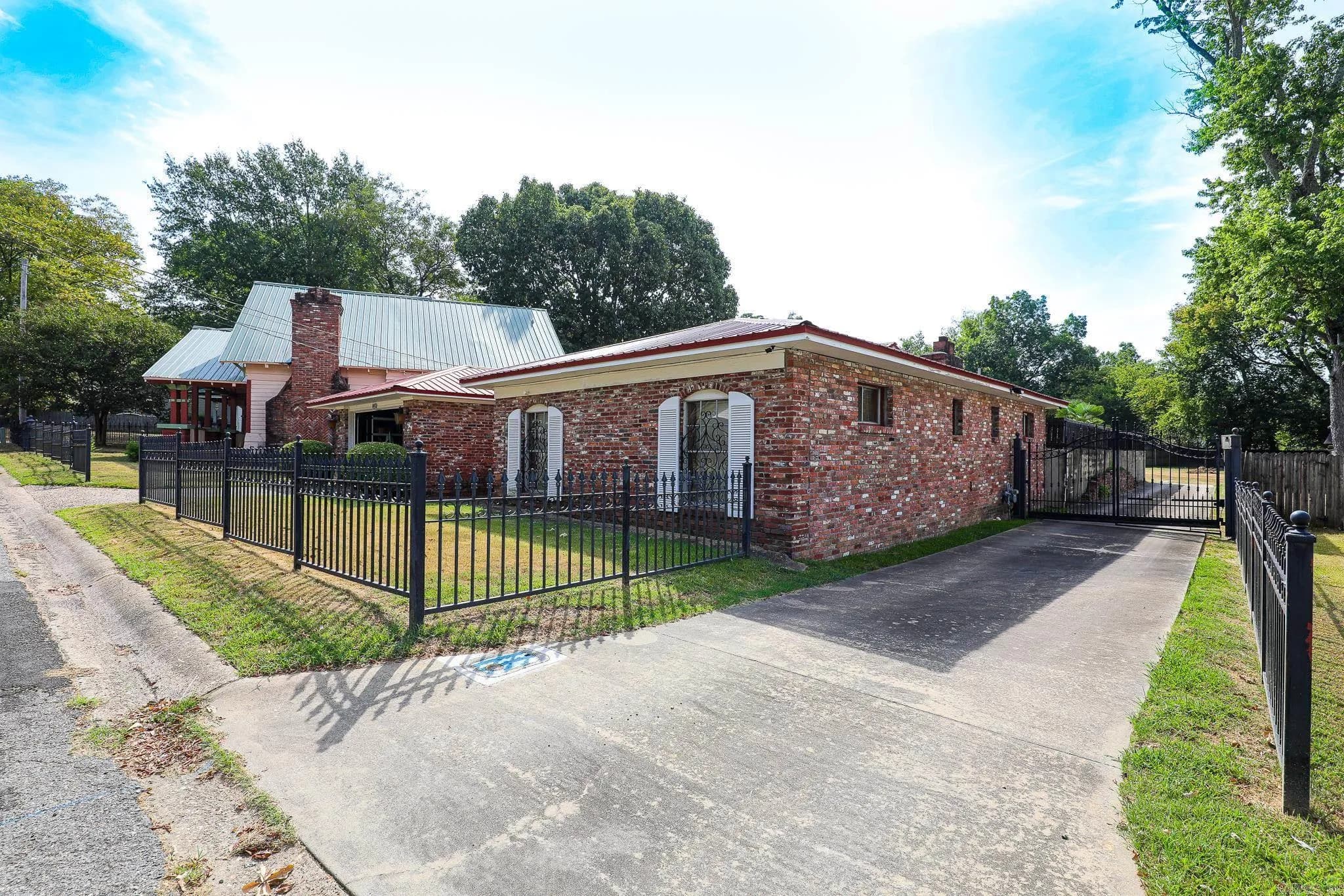 Property at 412 & 404  White st - Image 2