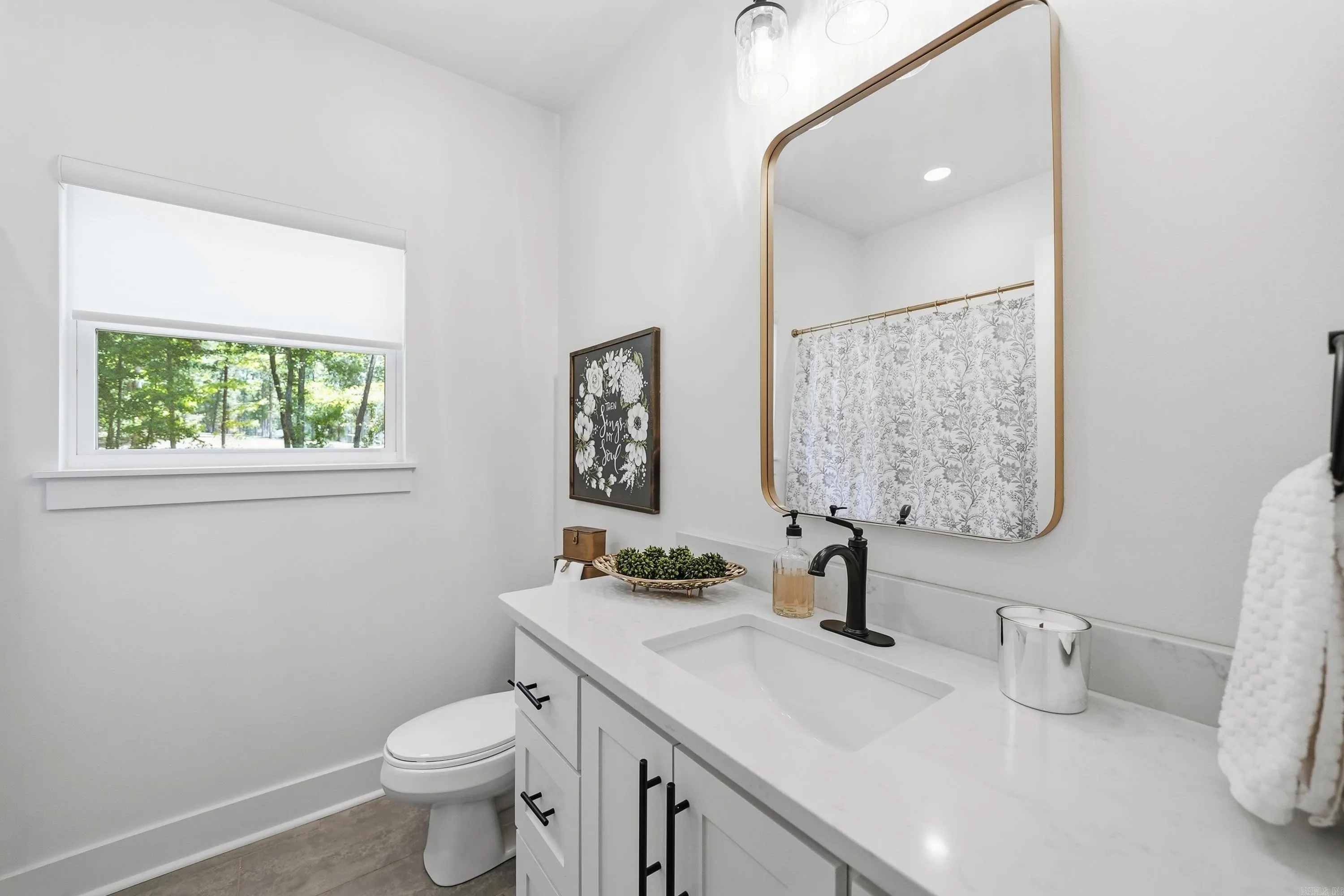 Property at 11 E Lucille - Image 41