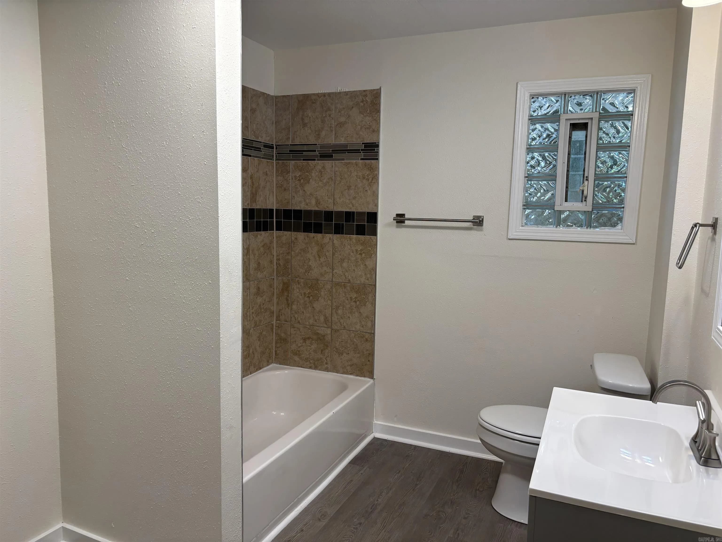 Property at 300  Brenda - Image 25