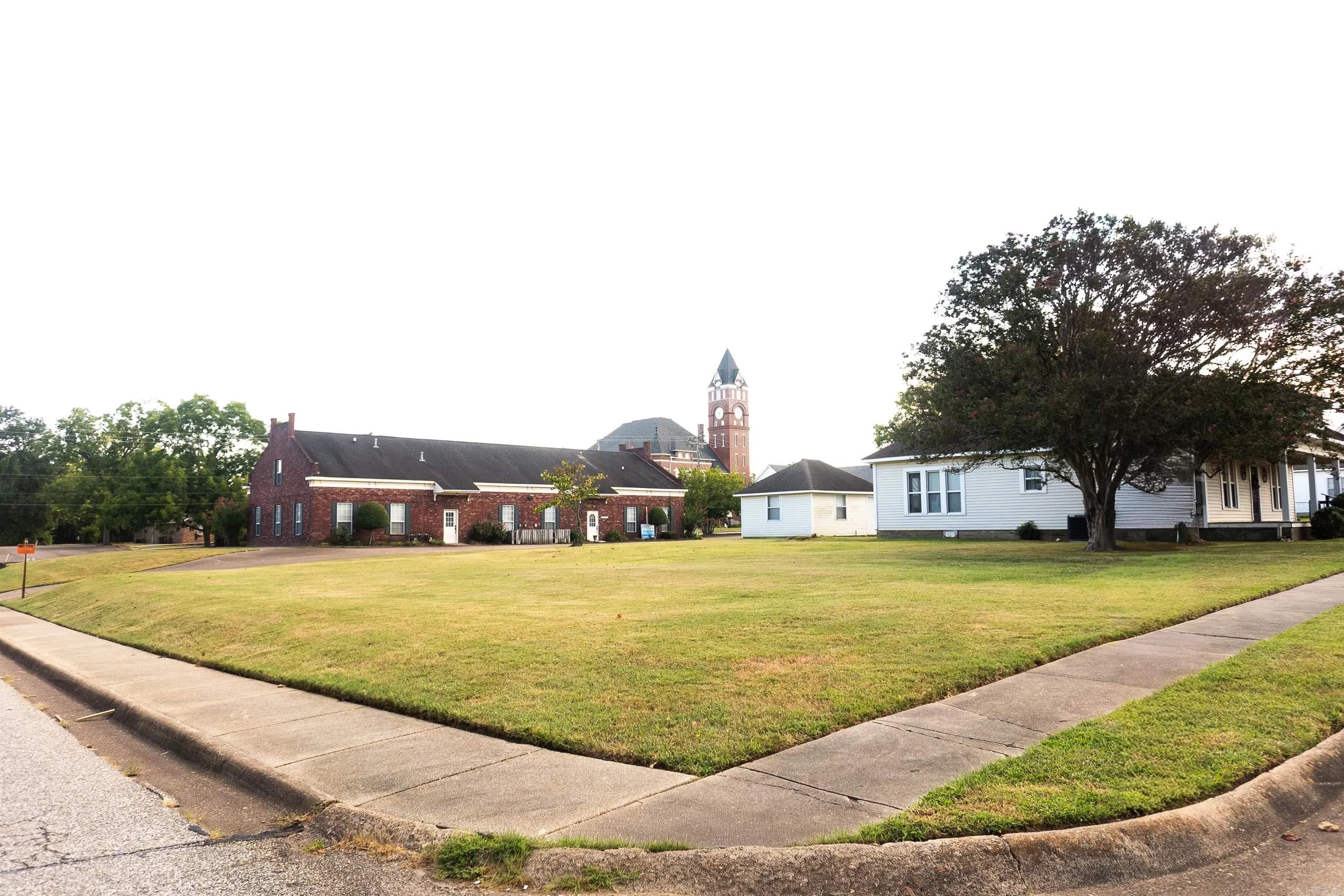 Property at 303 & 309  Main - Image 17