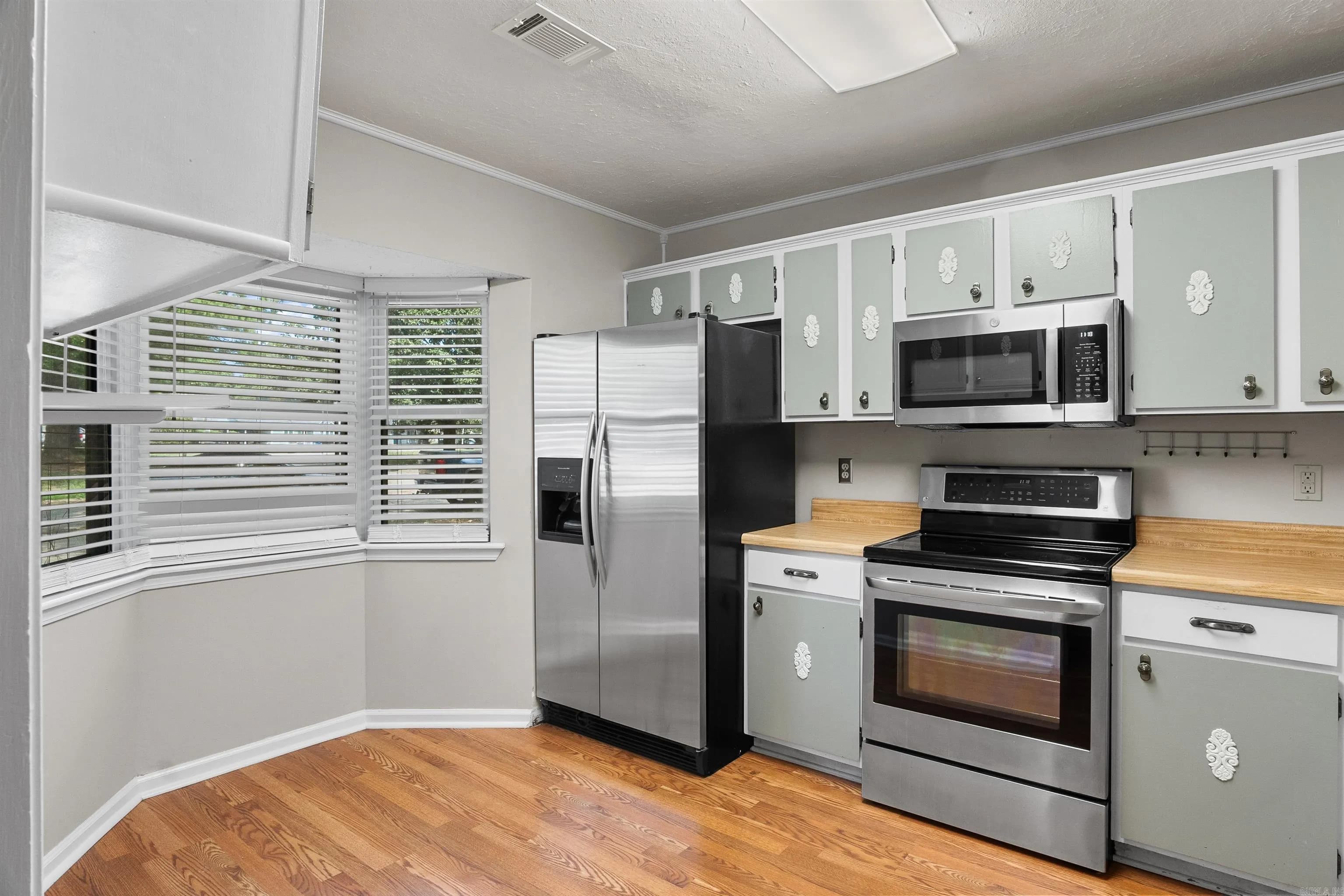 Property at 24  Brierwood - Image 6
