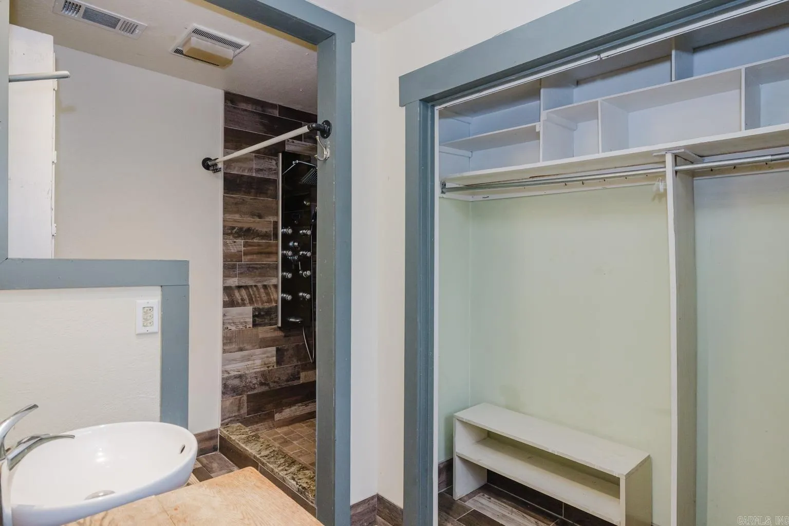 Property at 104  Rainbow - Image 25