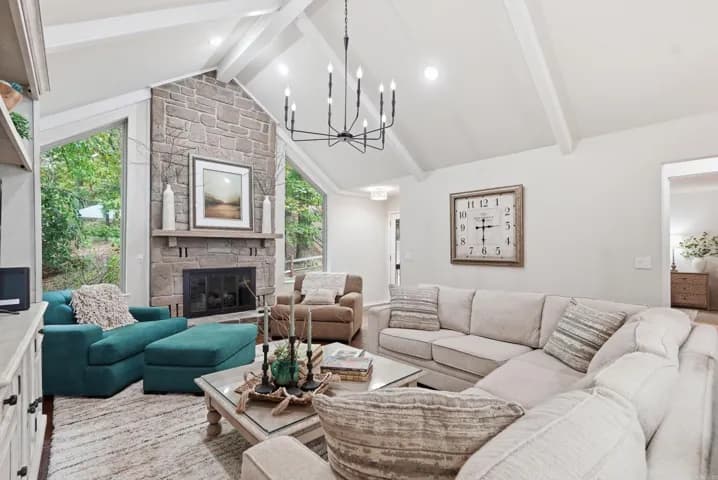 Property at 4  Ligadura lane - Image 4