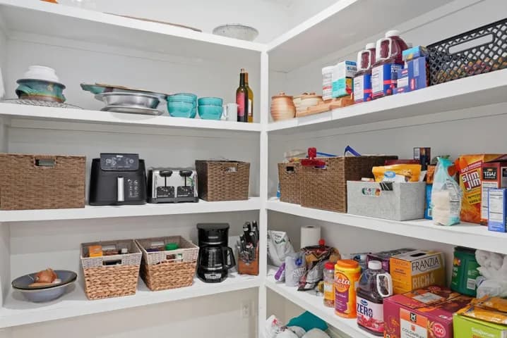 Property at 4  Ligadura lane - Image 7