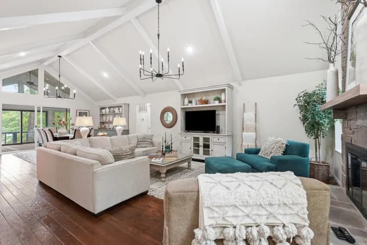 Property at 4  Ligadura lane - Image 2