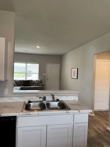 Property at 27  Sun drenched - Image 7