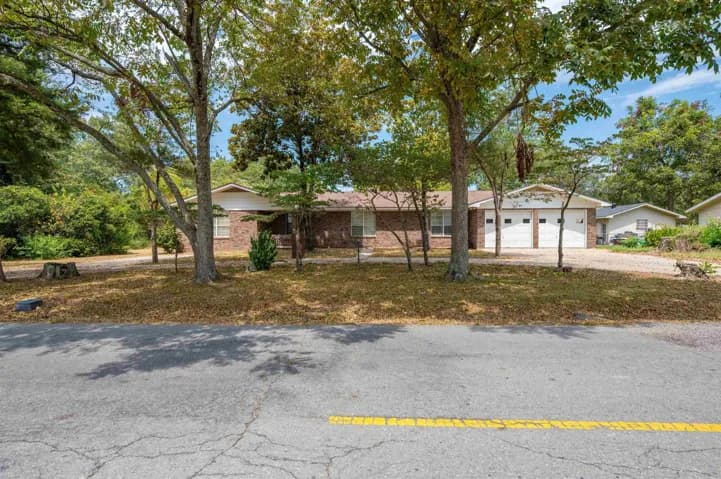 Property at 812 W 3rd - Image 1