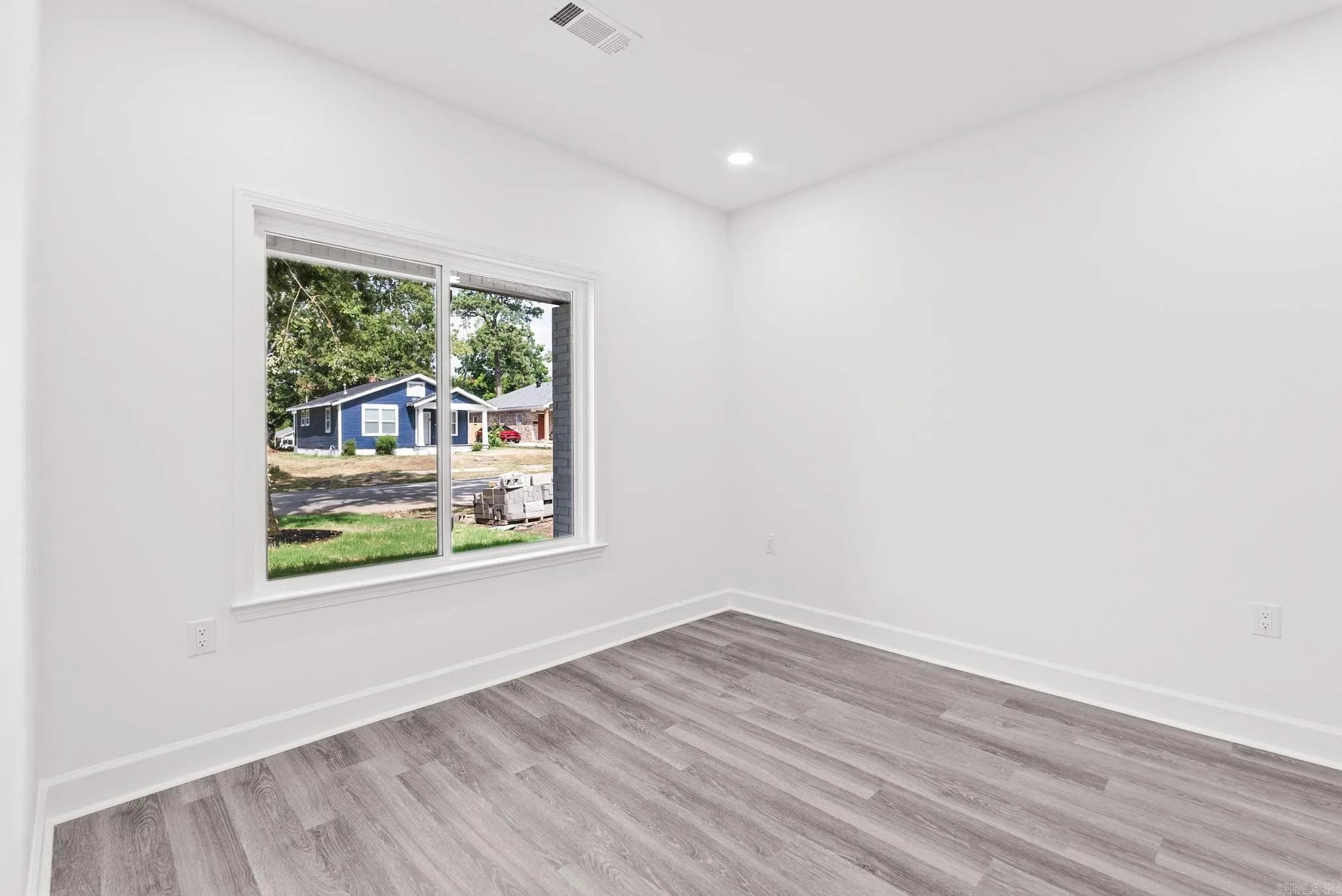 Property at 2217 S Pine - Image 7