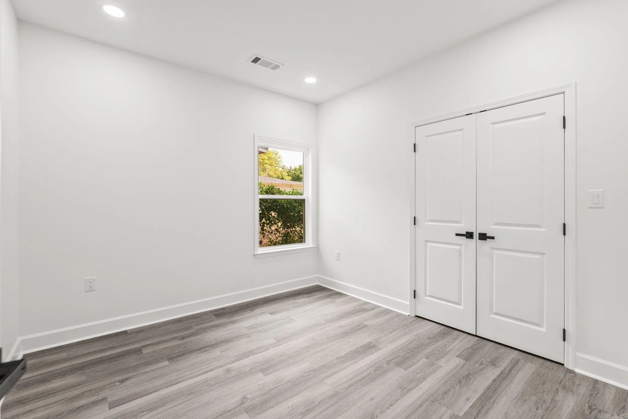 Property at 2217 S Pine - Image 10