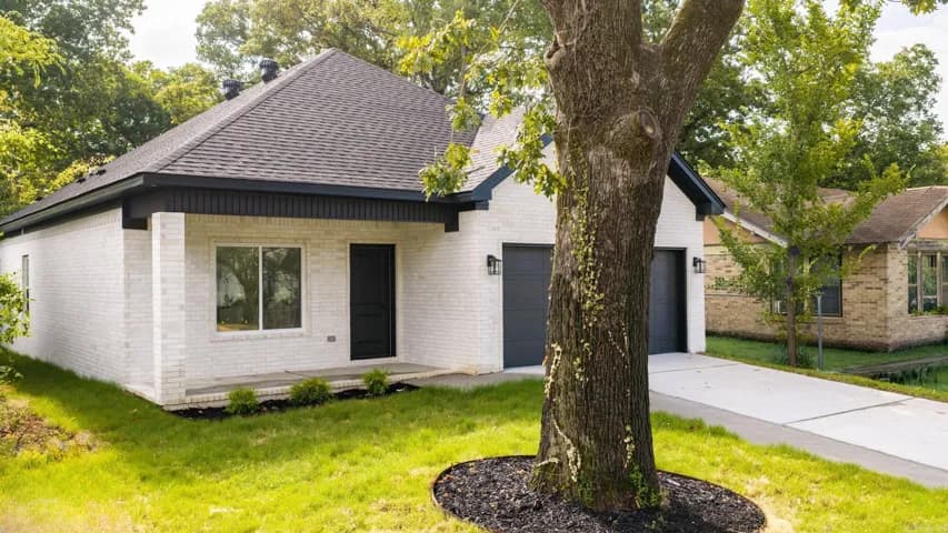 Property at 2217 S Pine - Image 2